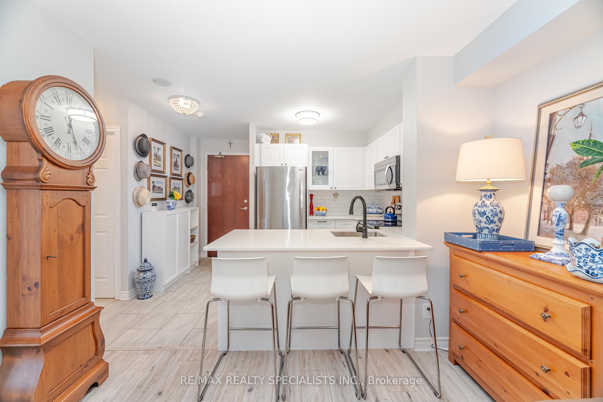 Photo 9 of Unit 1005, 5 Michael Power Place, Etobicoke, Islington-City Centre West — HOMEH