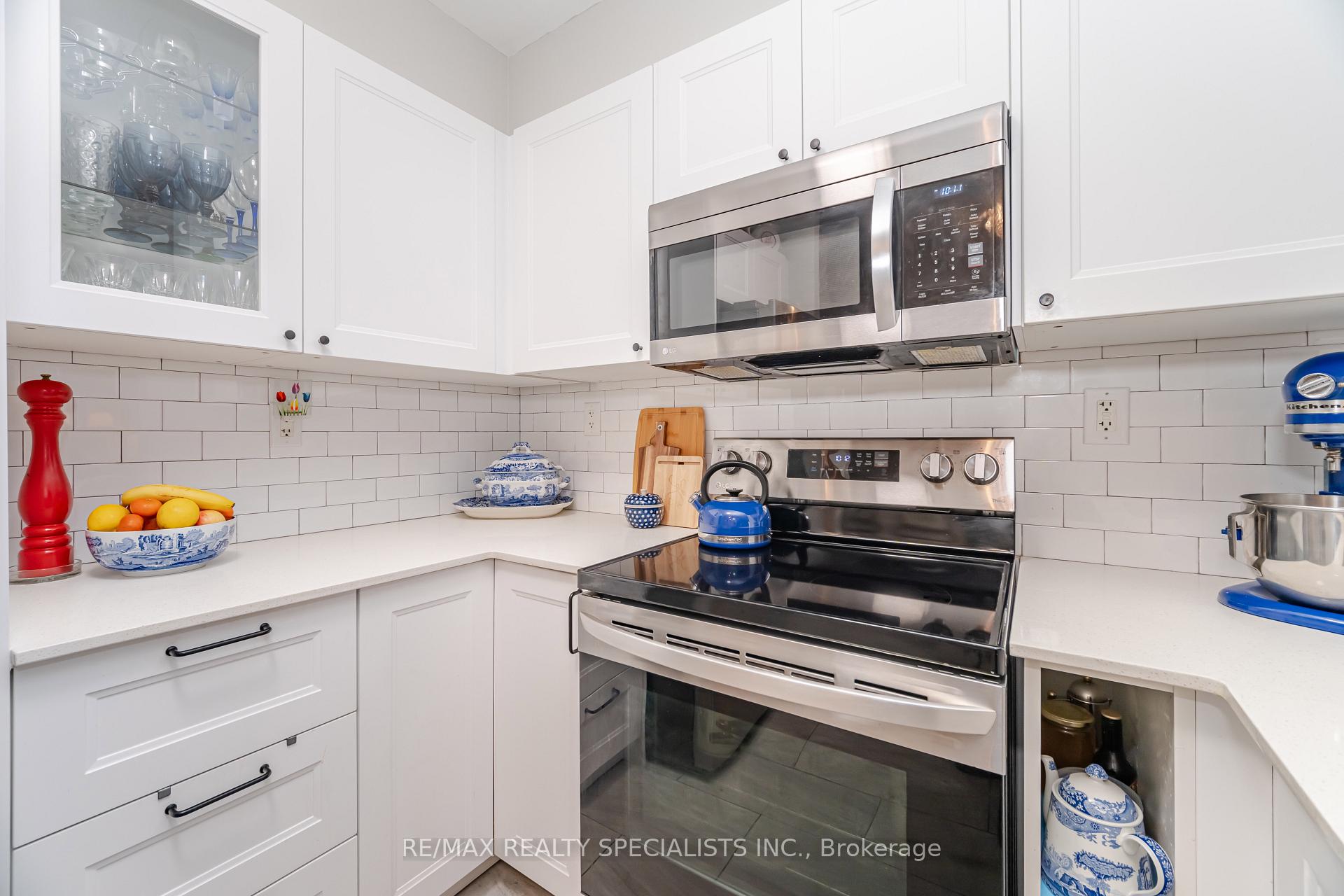 Photo 11 of Unit 1005, 5 Michael Power Place, Etobicoke, Islington-City Centre West — HOMEH