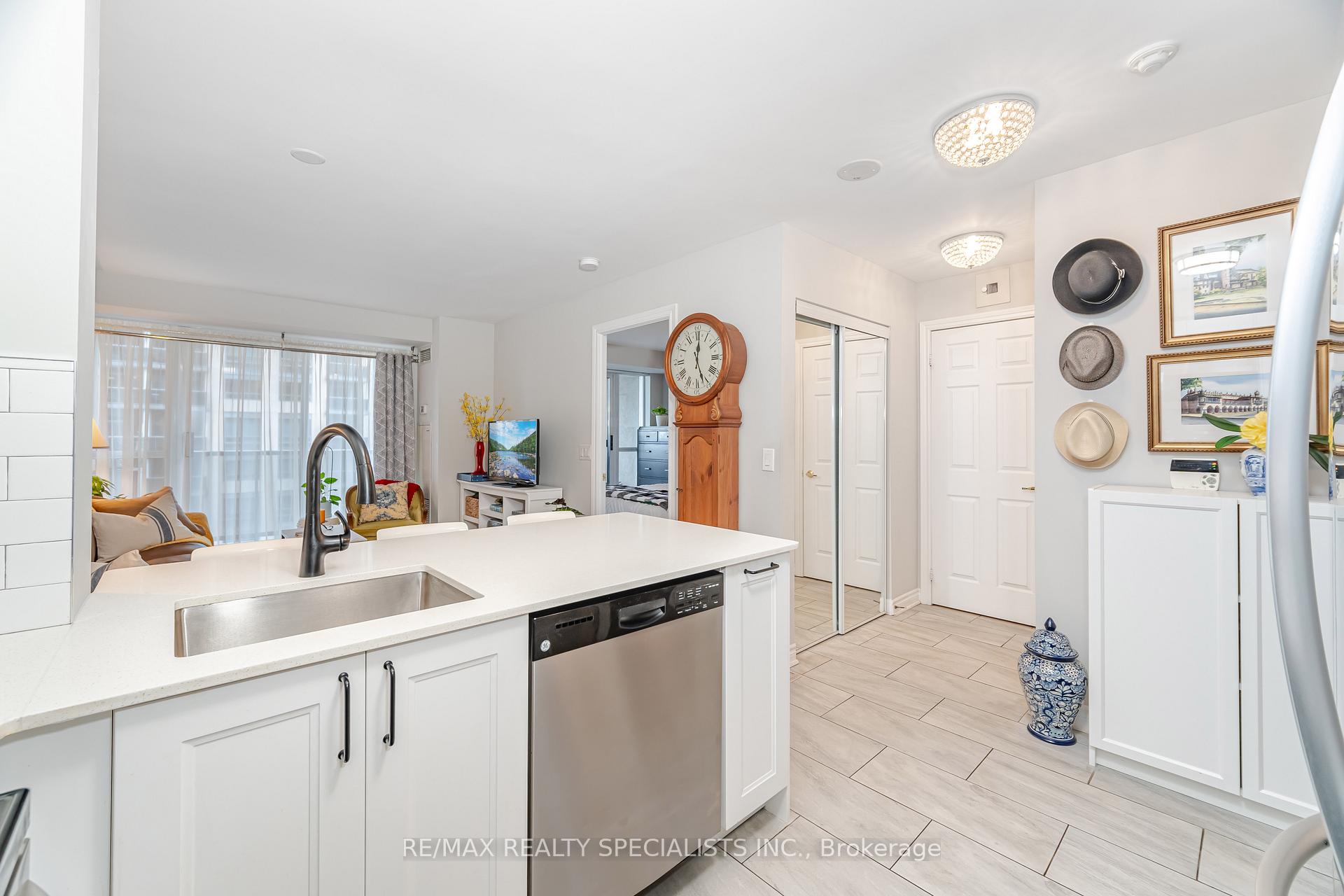 Photo 12 of Unit 1005, 5 Michael Power Place, Etobicoke, Islington-City Centre West — HOMEH