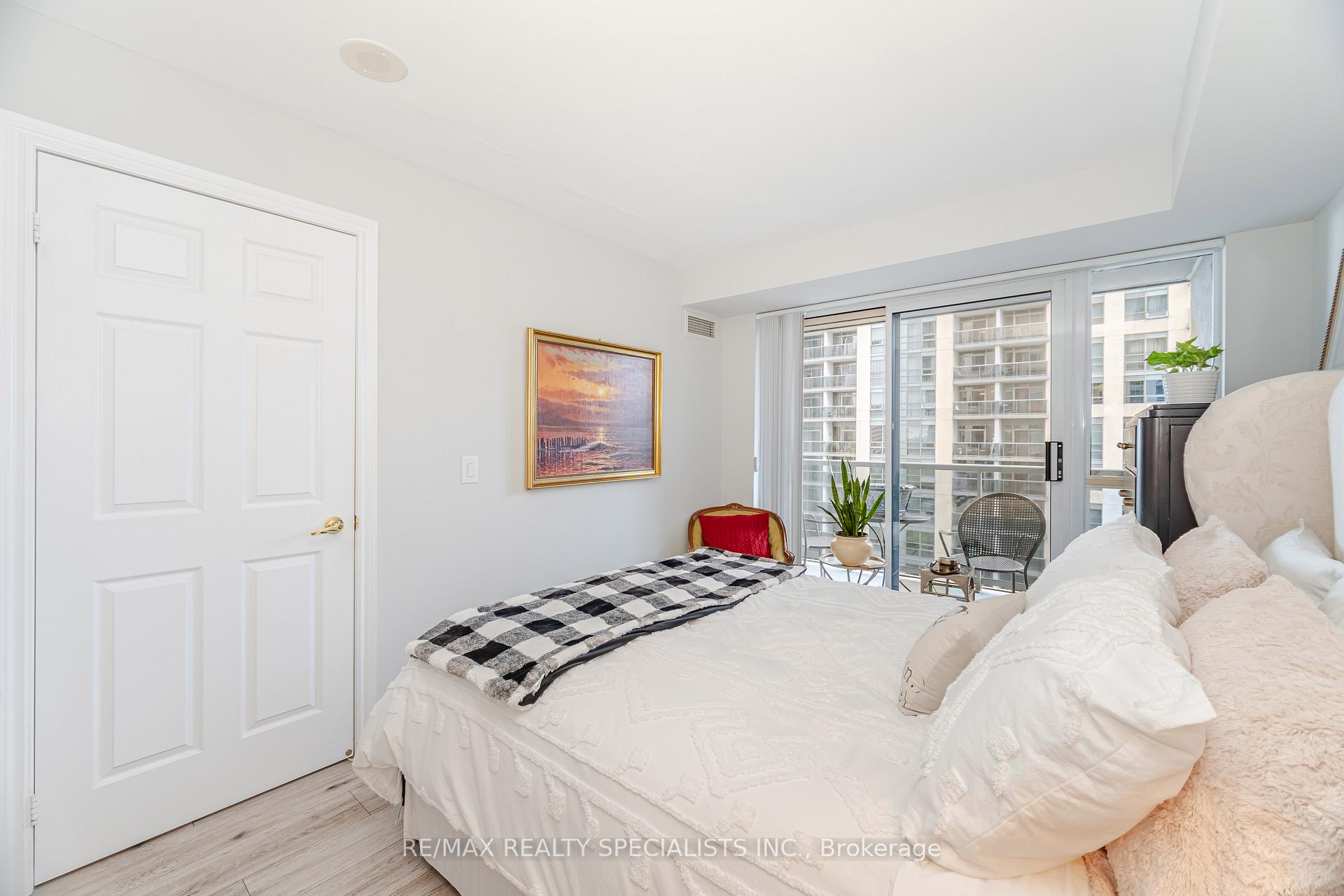 Photo 16 of Unit 1005, 5 Michael Power Place, Etobicoke, Islington-City Centre West — HOMEH