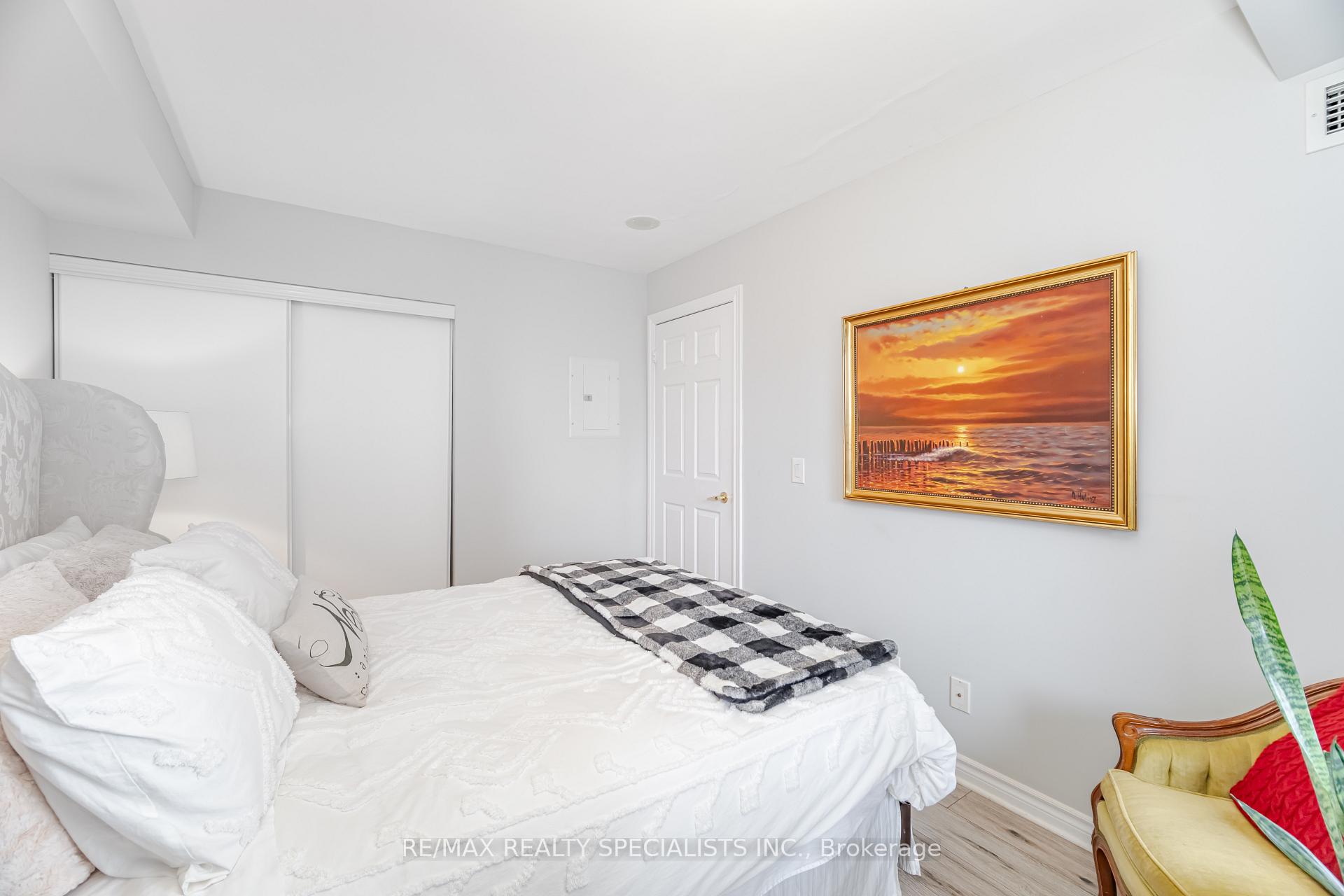 Photo 18 of Unit 1005, 5 Michael Power Place, Etobicoke, Islington-City Centre West — HOMEH
