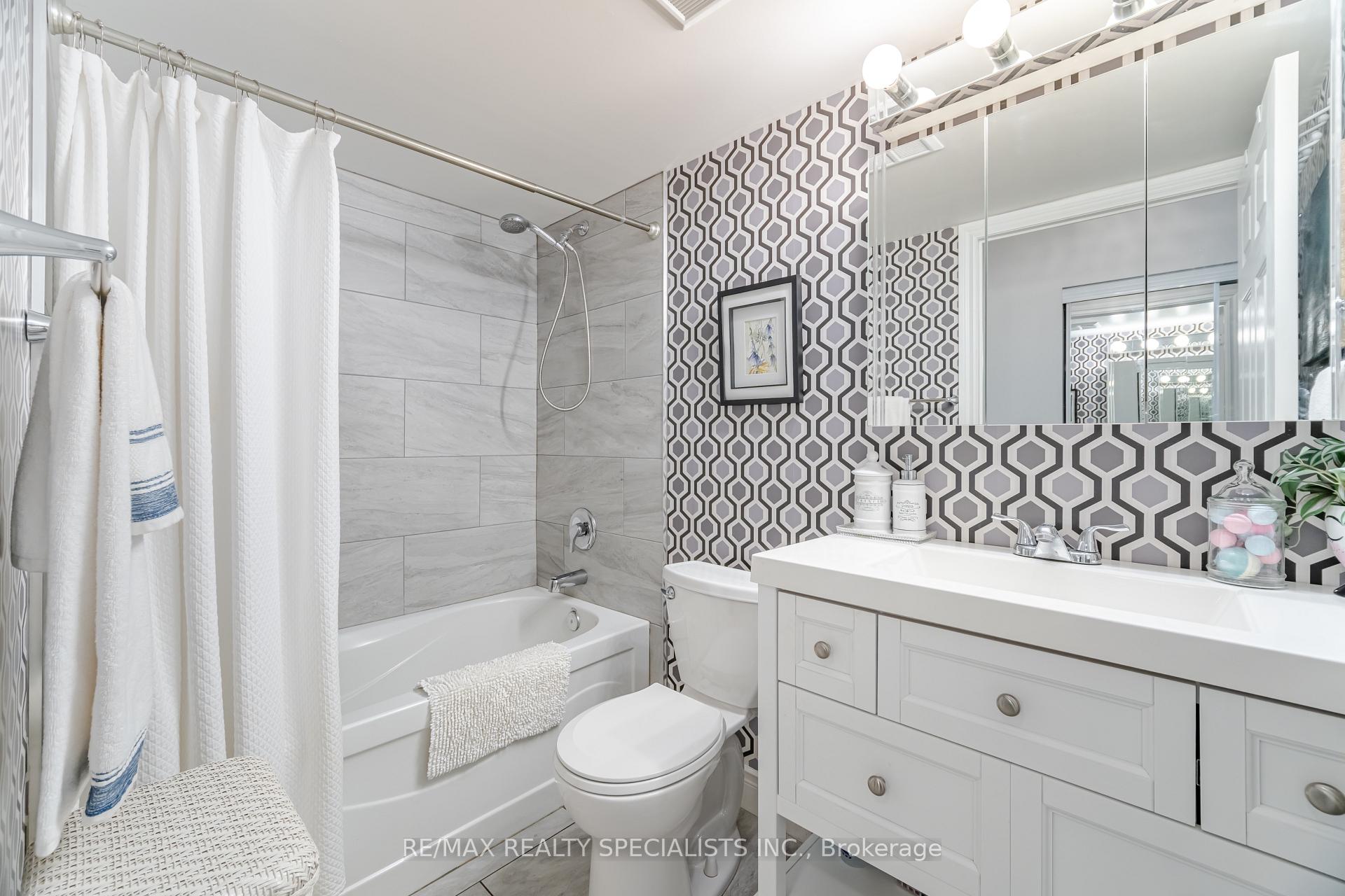 Photo 19 of Unit 1005, 5 Michael Power Place, Etobicoke, Islington-City Centre West — HOMEH