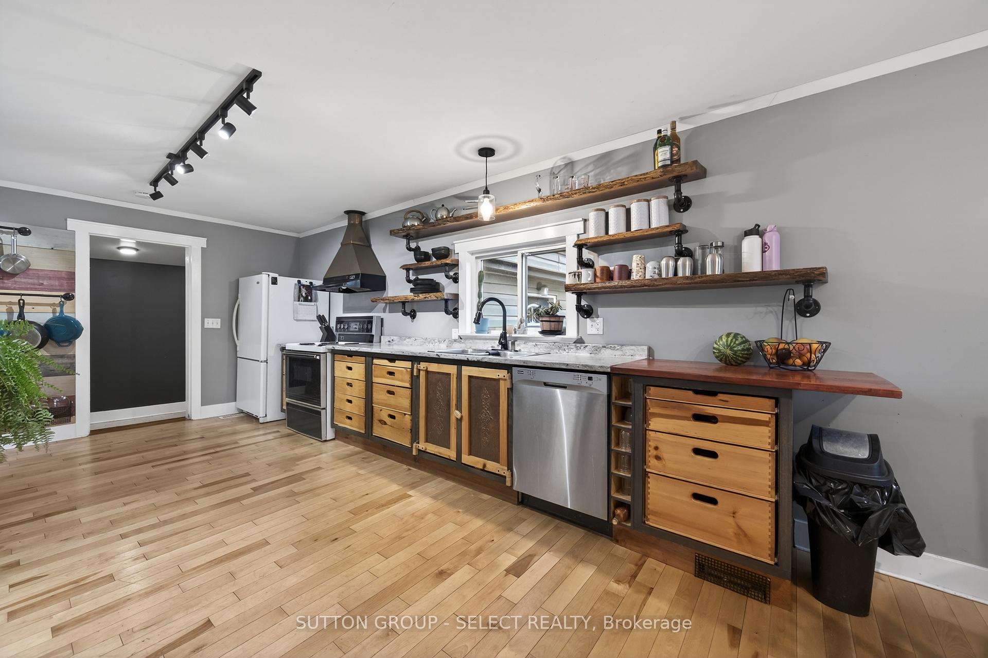 Photo 9 of 152 Elm Street, West Elgin, West Lorne — HOMEH