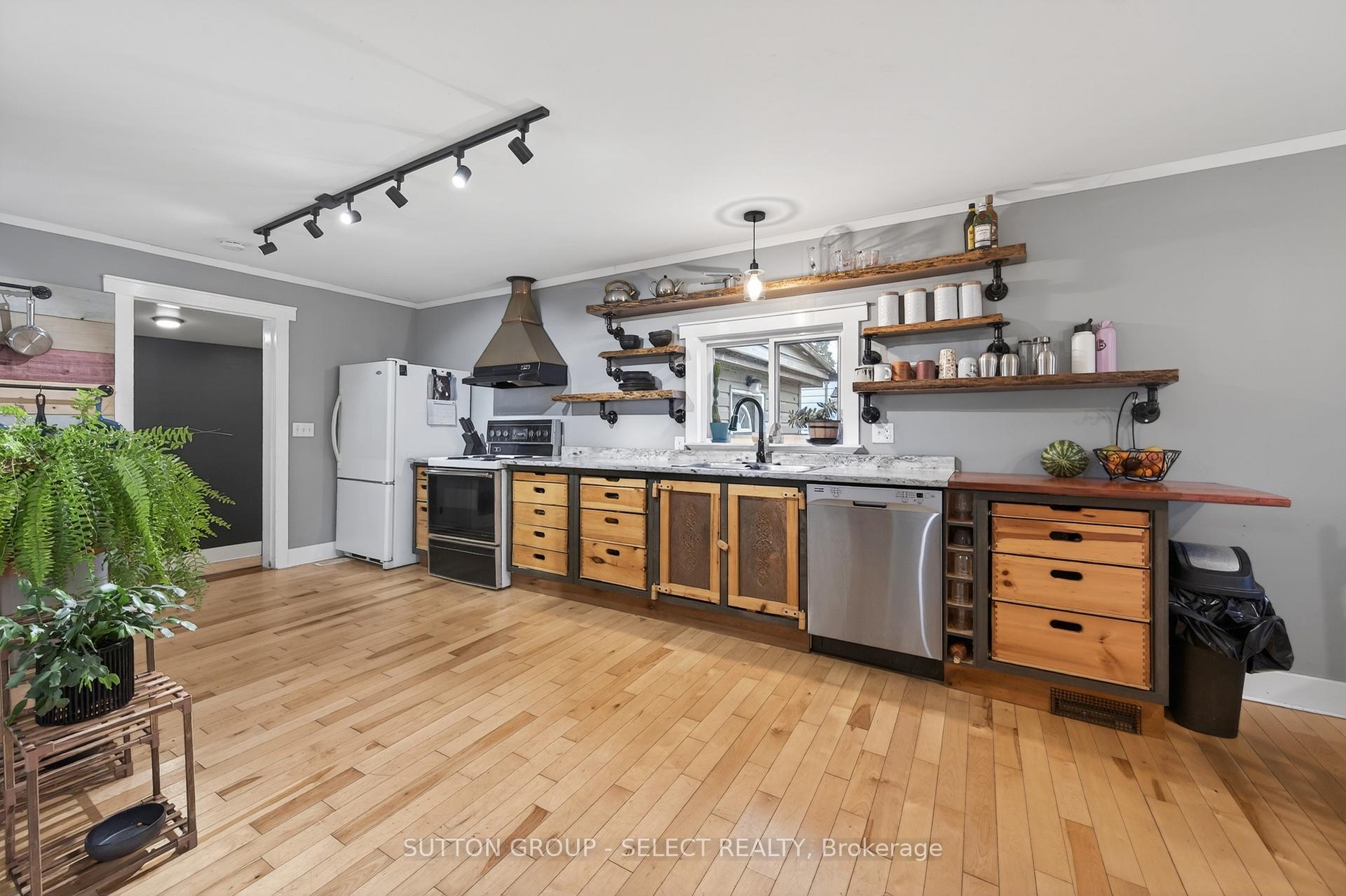 Photo 11 of 152 Elm Street, West Elgin, West Lorne — HOMEH