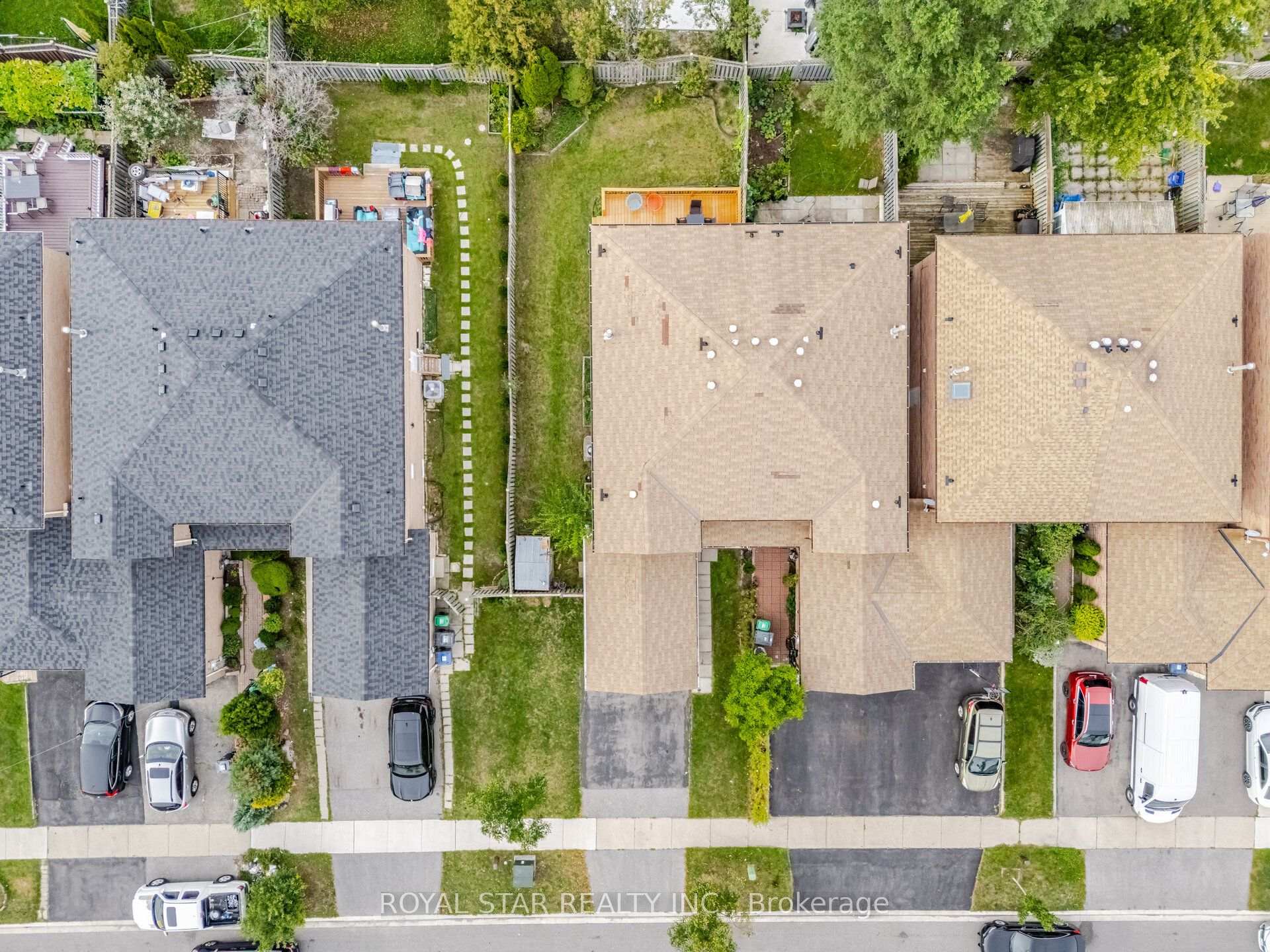 Photo 3 of 39 Ebby Avenue E, Brampton, Heart Lake West — HOMEH