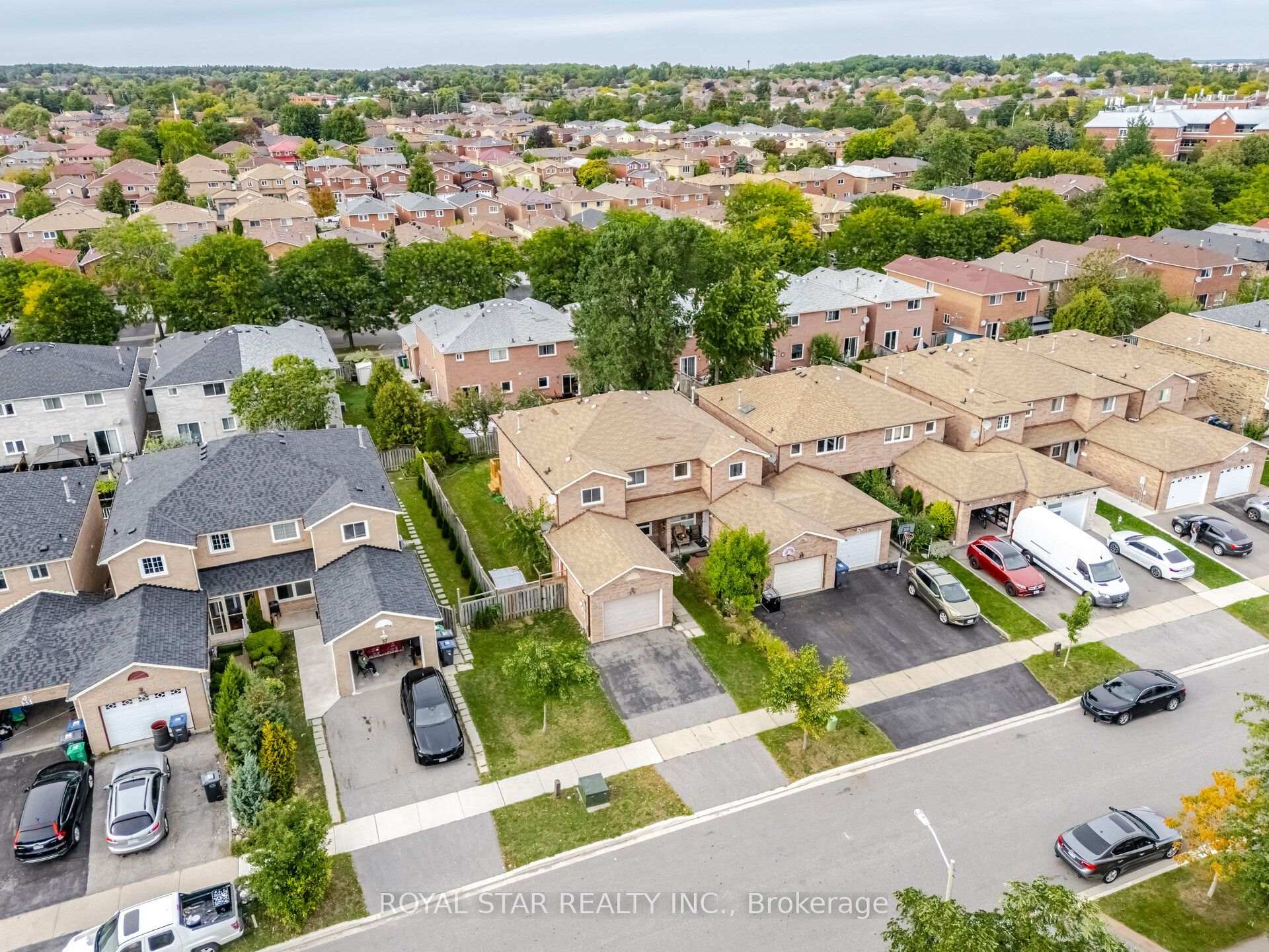 Photo 4 of 39 Ebby Avenue E, Brampton, Heart Lake West — HOMEH