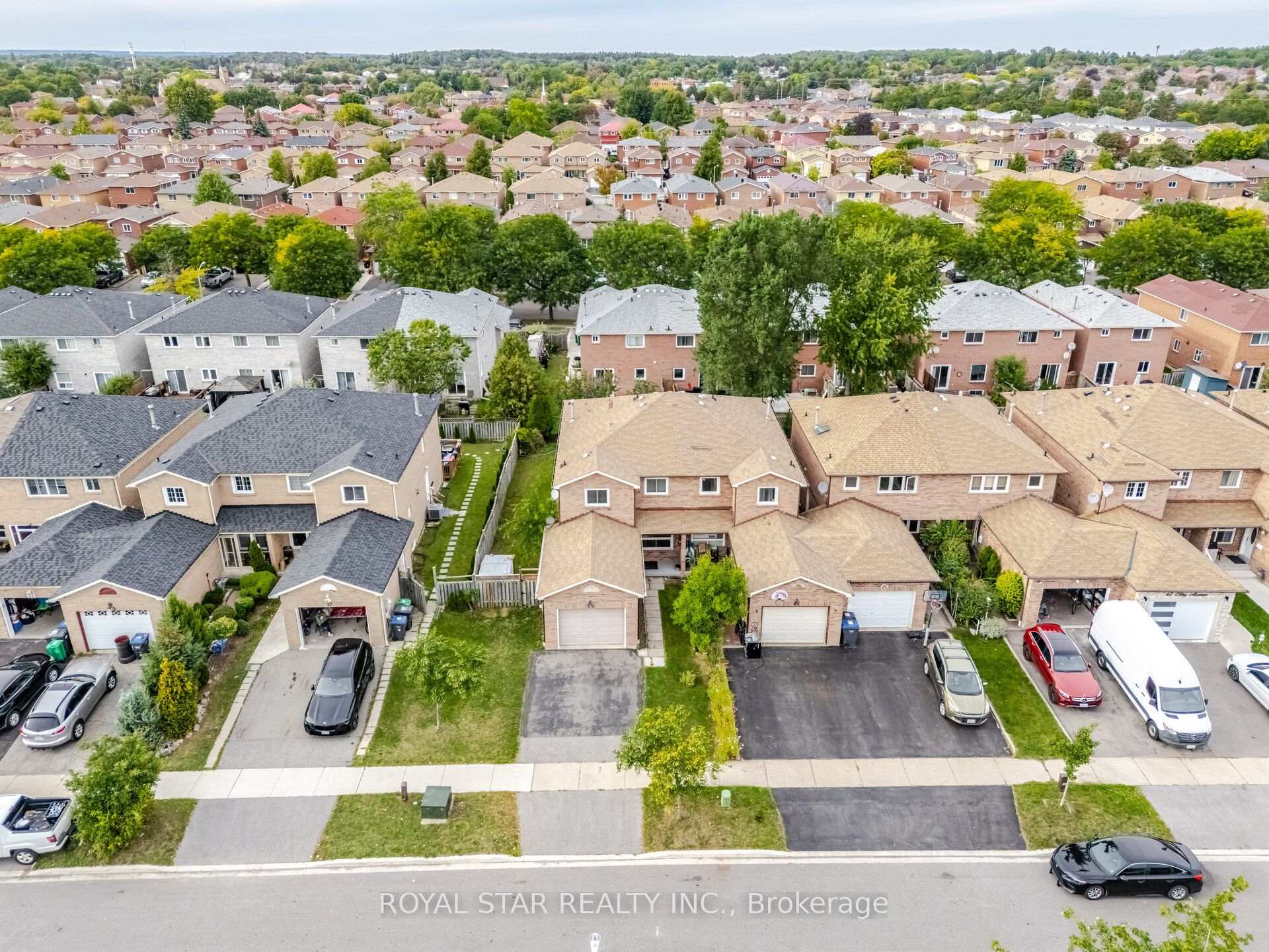 Photo 5 of 39 Ebby Avenue E, Brampton, Heart Lake West — HOMEH