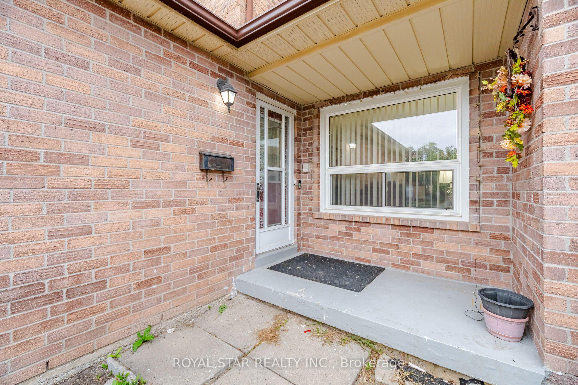 Photo 7 of 39 Ebby Avenue E, Brampton, Heart Lake West — HOMEH