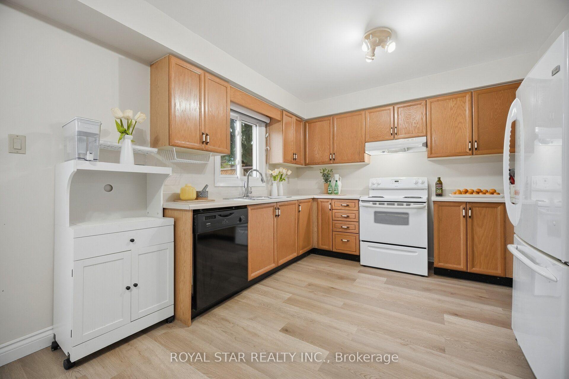Photo 15 of 39 Ebby Avenue E, Brampton, Heart Lake West — HOMEH