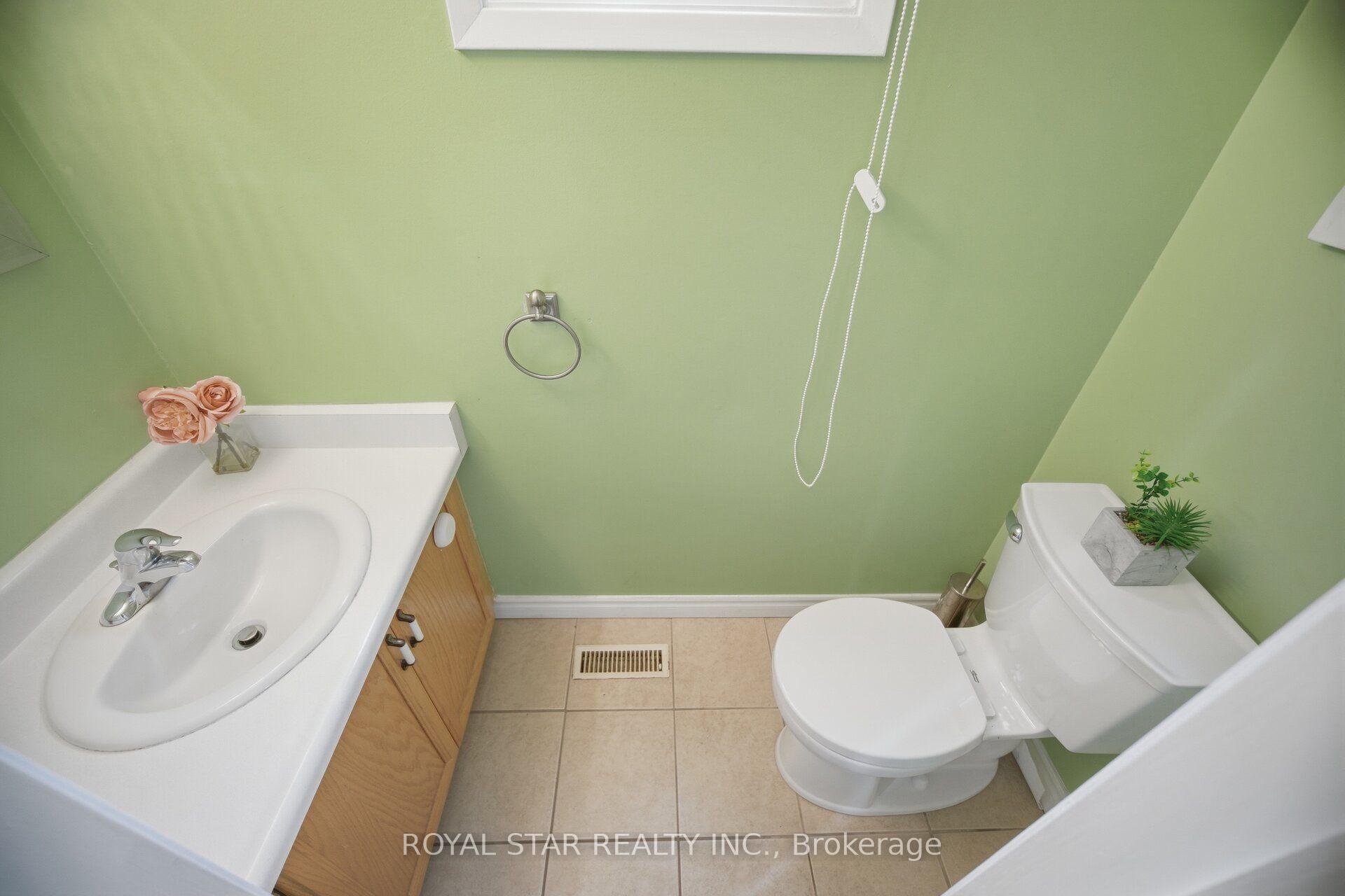 Photo 21 of 39 Ebby Avenue E, Brampton, Heart Lake West — HOMEH