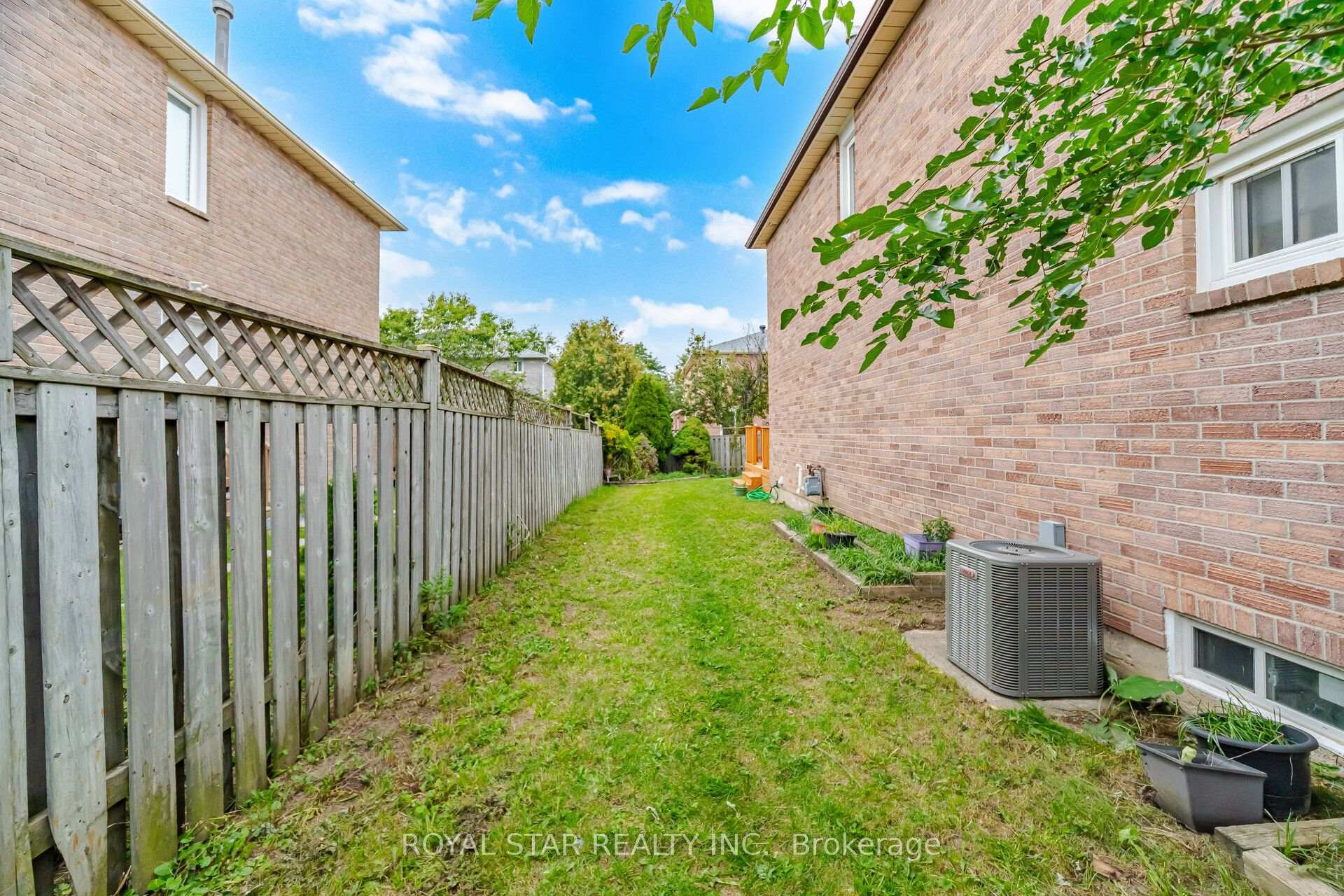Photo 38 of 39 Ebby Avenue E, Brampton, Heart Lake West — HOMEH