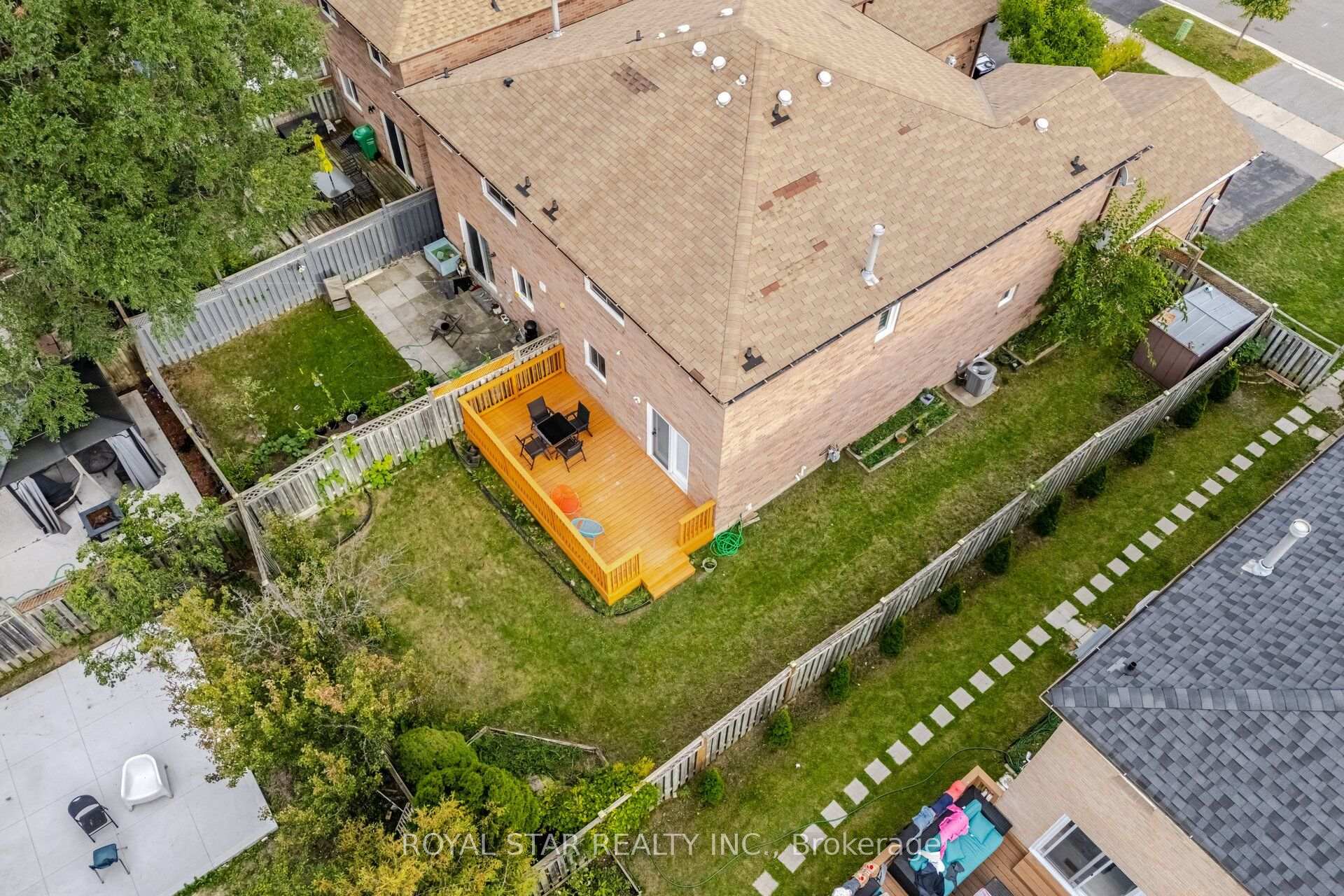 Photo 42 of 39 Ebby Avenue E, Brampton, Heart Lake West — HOMEH