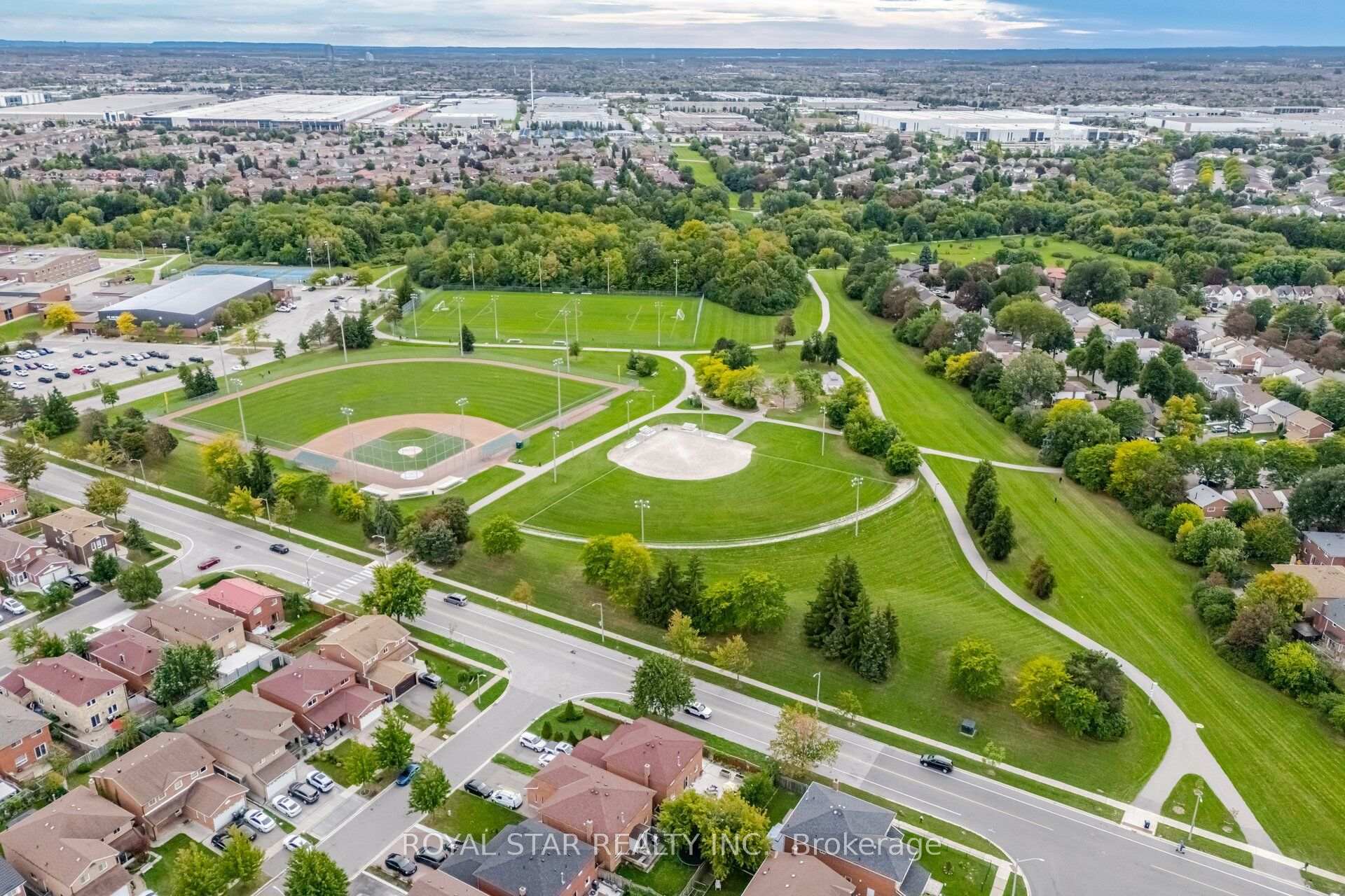 Photo 44 of 39 Ebby Avenue E, Brampton, Heart Lake West — HOMEH