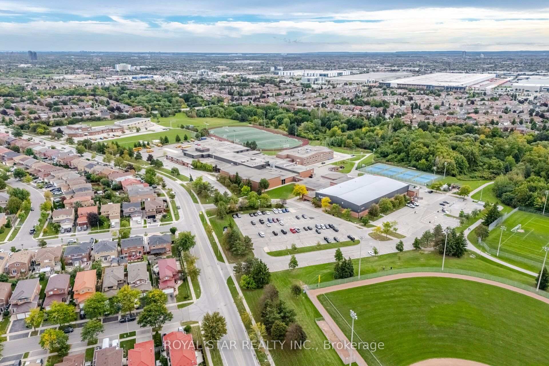 Photo 46 of 39 Ebby Avenue E, Brampton, Heart Lake West — HOMEH