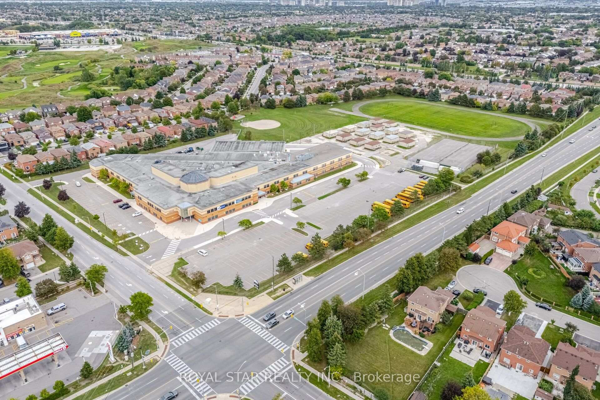 Photo 49 of 39 Ebby Avenue E, Brampton, Heart Lake West — HOMEH