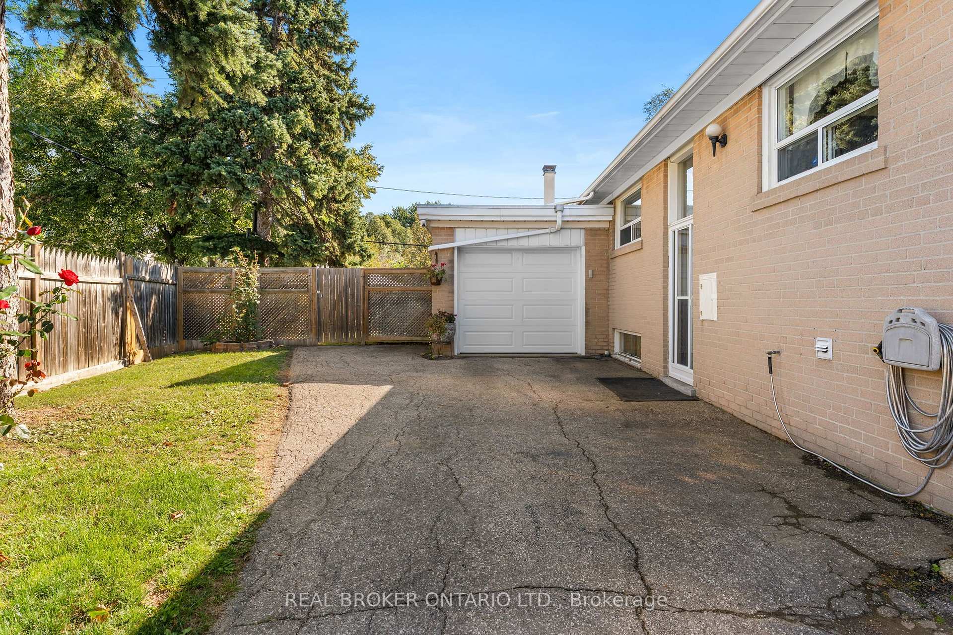 Photo 4 of 55 Rayoak Drive, North York, Parkwoods-Donalda — HOMEH