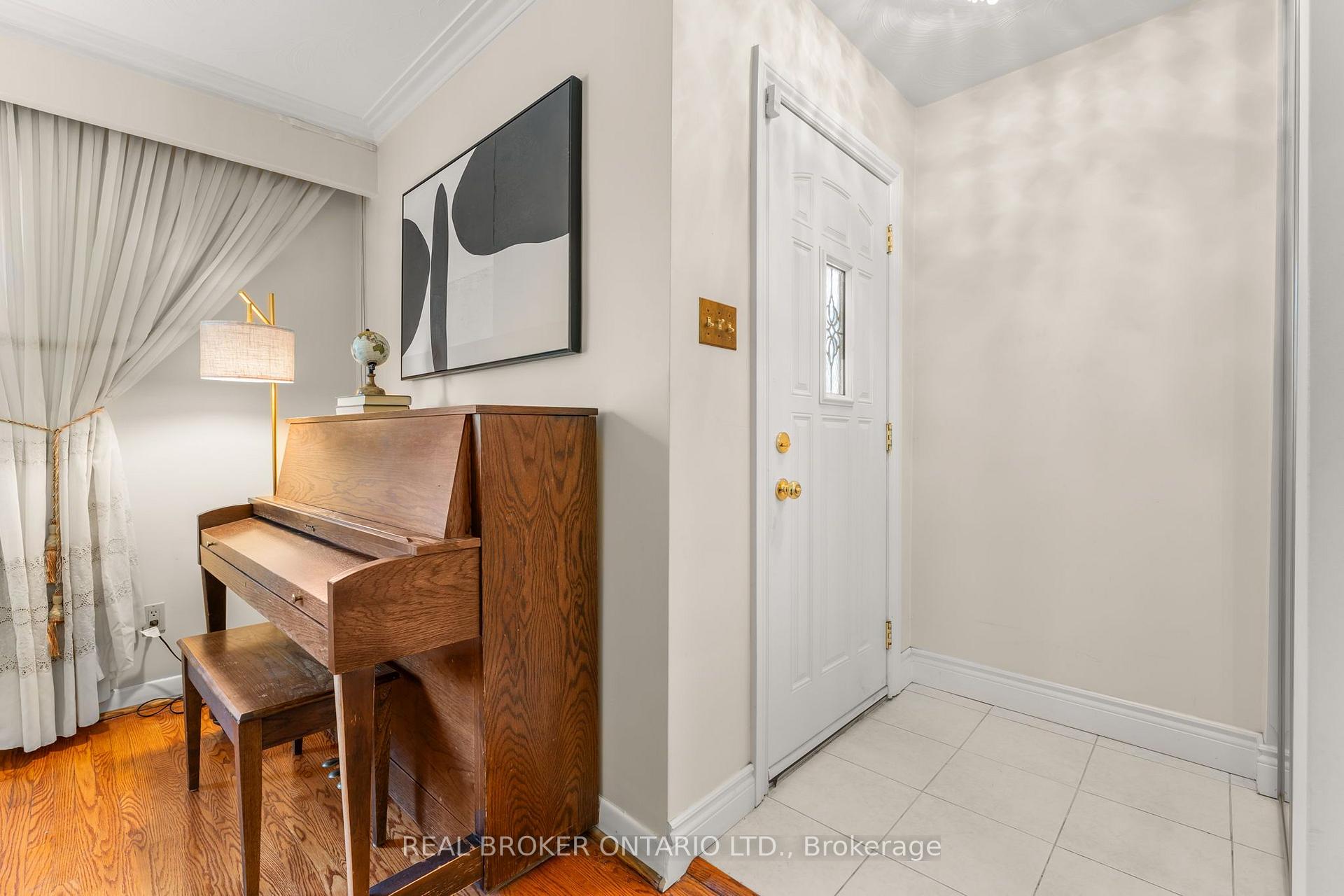 Photo 5 of 55 Rayoak Drive, North York, Parkwoods-Donalda — HOMEH
