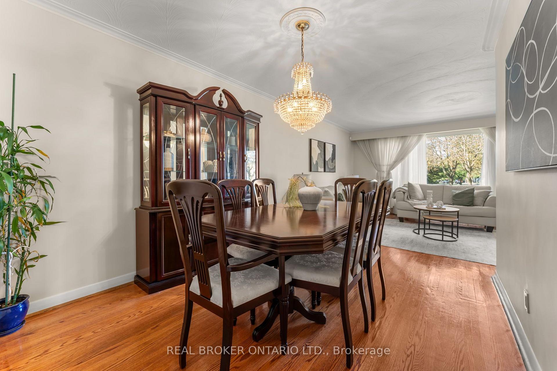 Photo 9 of 55 Rayoak Drive, North York, Parkwoods-Donalda — HOMEH
