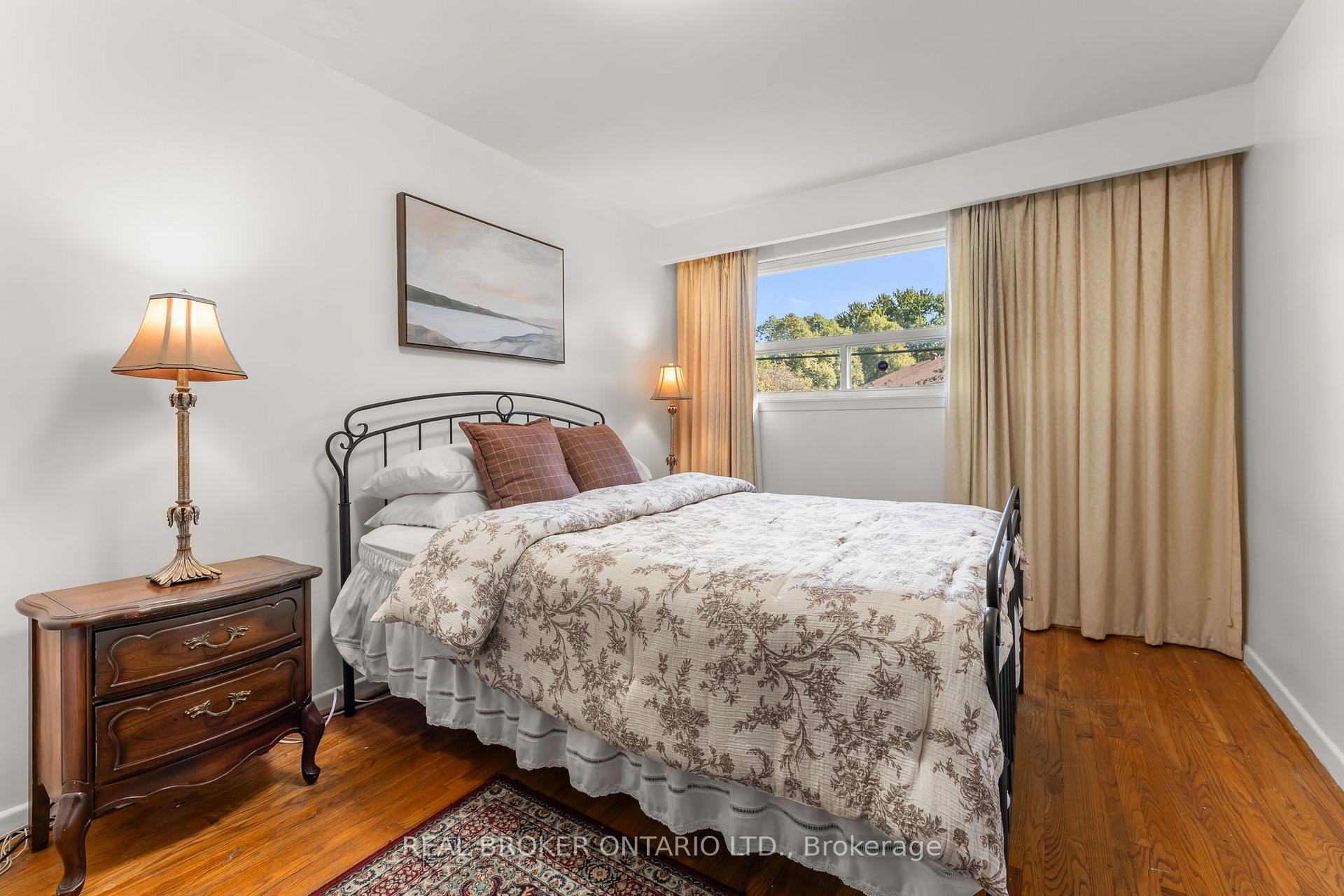 Photo 12 of 55 Rayoak Drive, North York, Parkwoods-Donalda — HOMEH