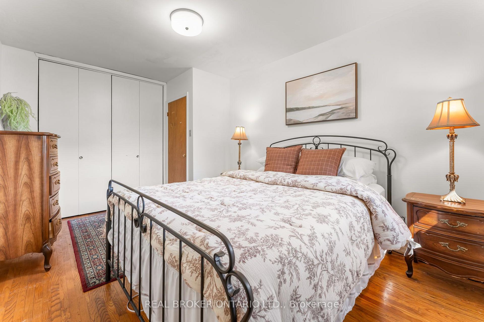 Photo 13 of 55 Rayoak Drive, North York, Parkwoods-Donalda — HOMEH