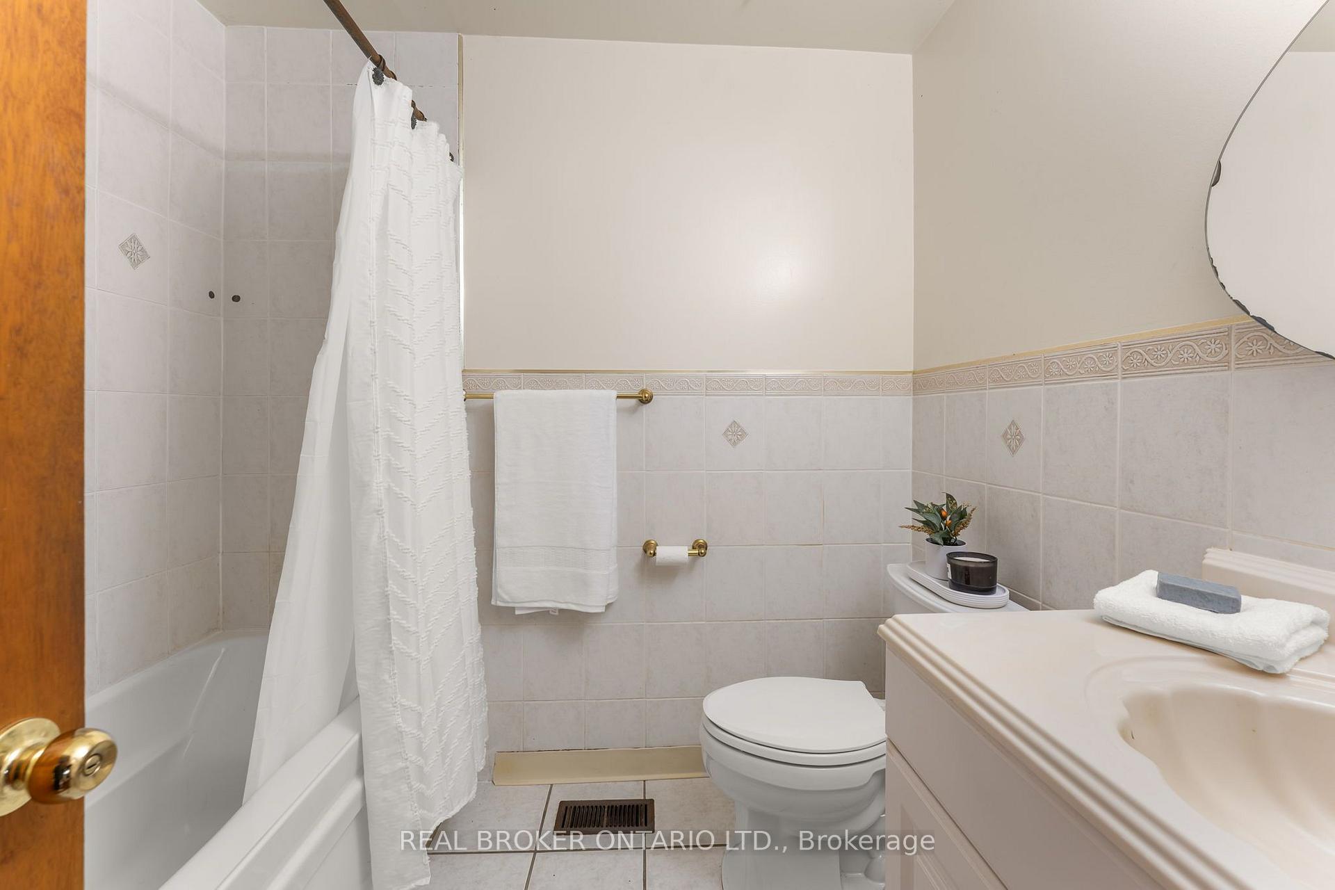 Photo 17 of 55 Rayoak Drive, North York, Parkwoods-Donalda — HOMEH