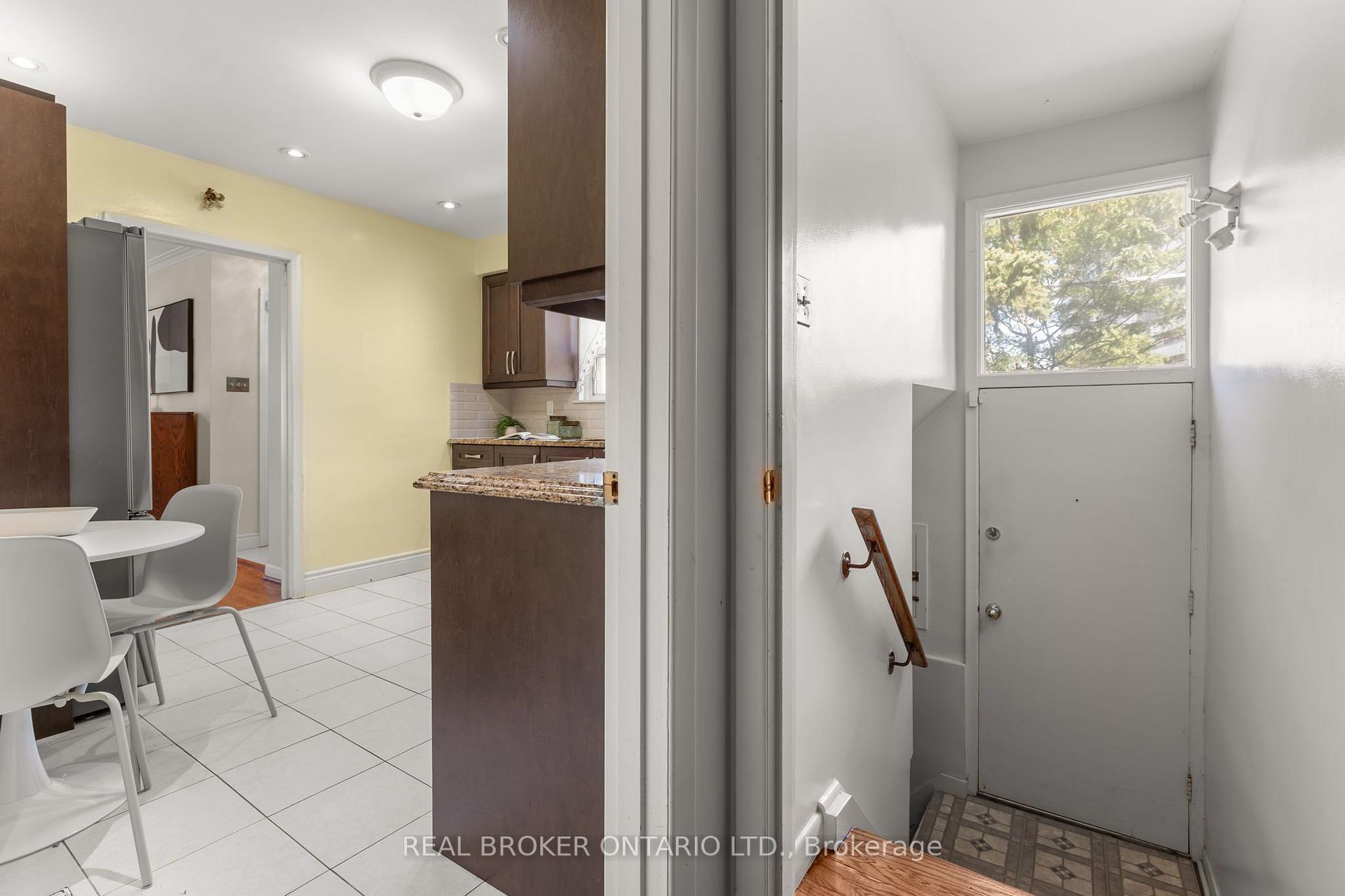 Photo 18 of 55 Rayoak Drive, North York, Parkwoods-Donalda — HOMEH