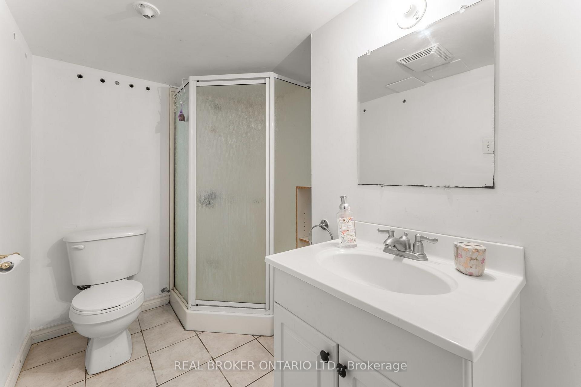 Photo 24 of 55 Rayoak Drive, North York, Parkwoods-Donalda — HOMEH