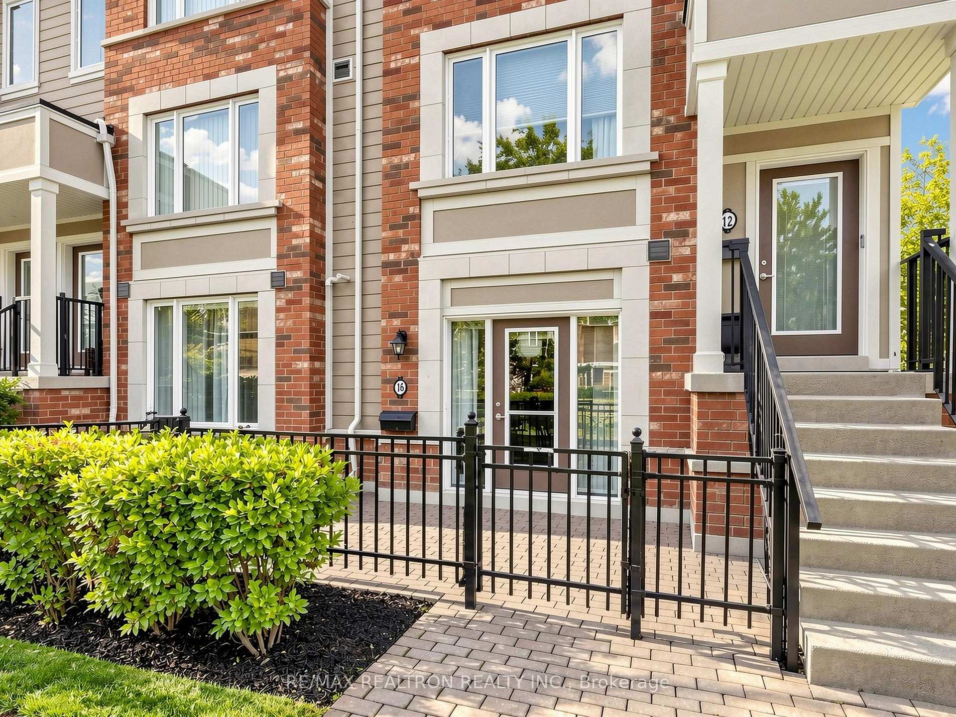 Photo 5 of 16 Walter Dove Court, Aurora, Bayview Wellington — HOMEH