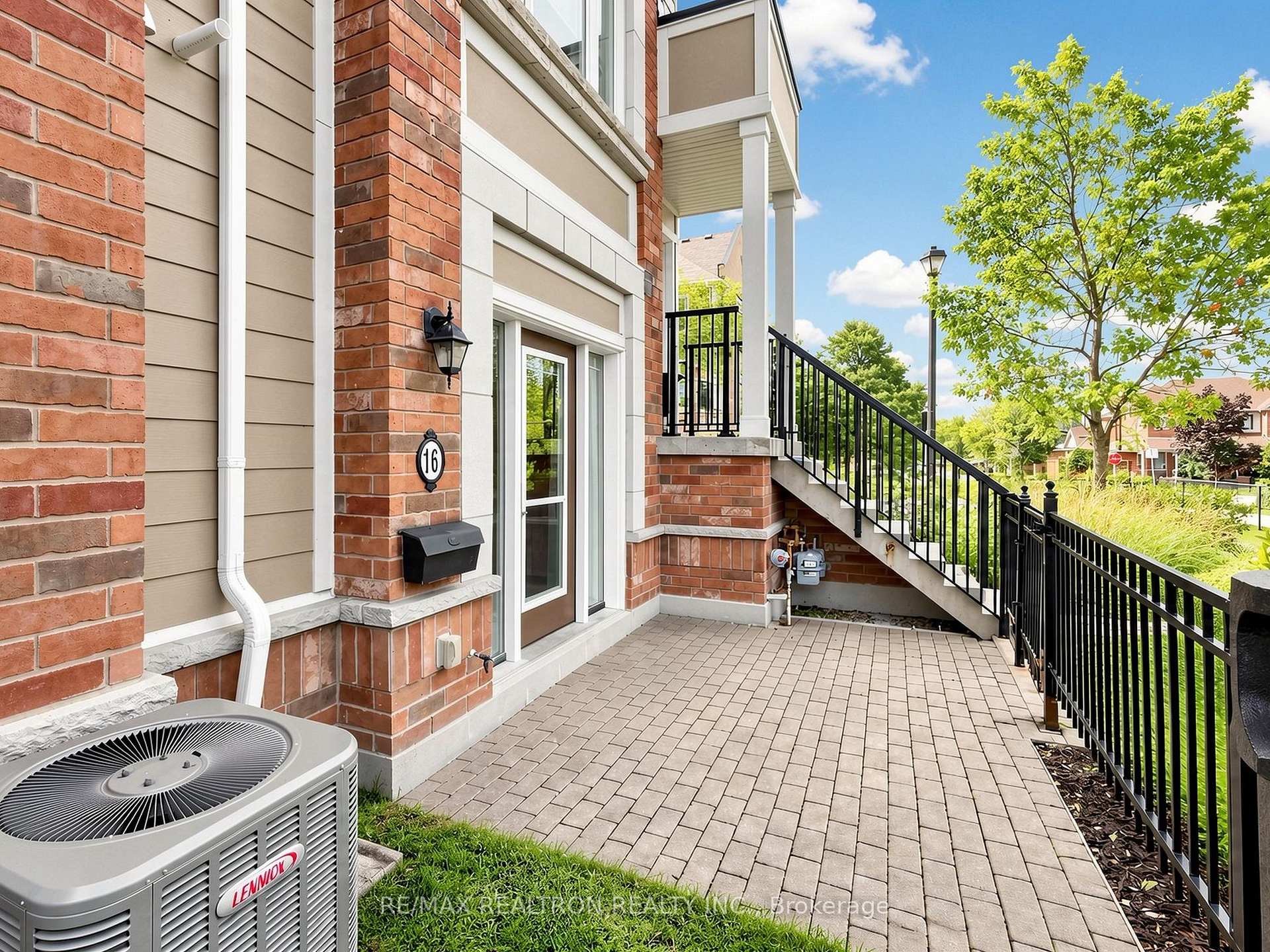 Photo 6 of 16 Walter Dove Court, Aurora, Bayview Wellington — HOMEH
