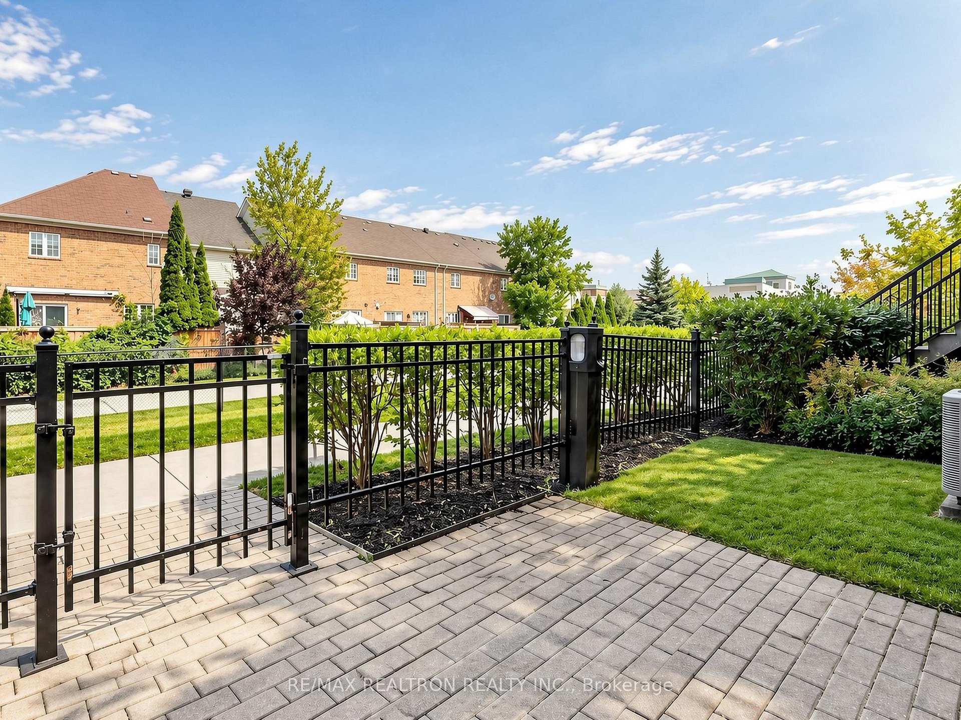 Photo 7 of 16 Walter Dove Court, Aurora, Bayview Wellington — HOMEH