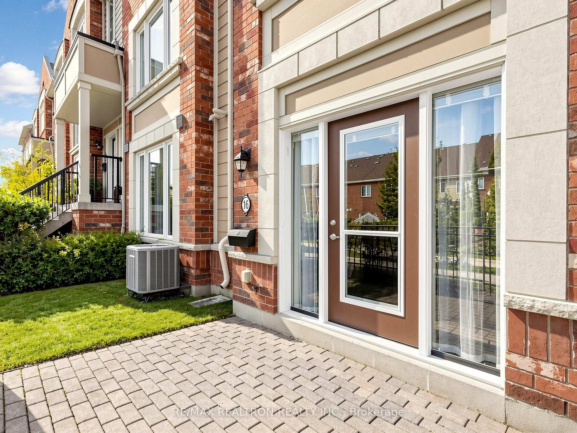 Photo 9 of 16 Walter Dove Court, Aurora, Bayview Wellington — HOMEH