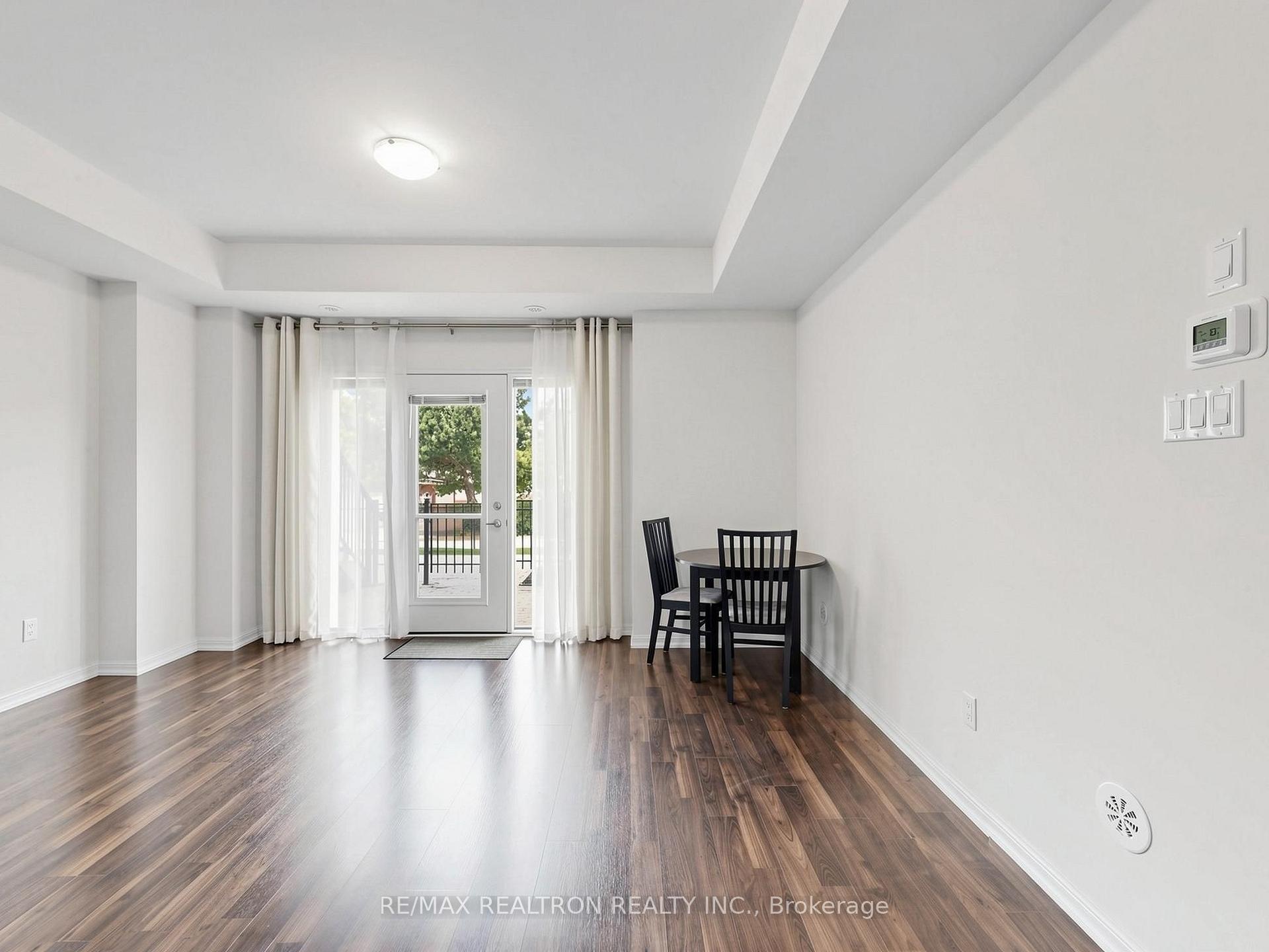 Photo 10 of 16 Walter Dove Court, Aurora, Bayview Wellington — HOMEH