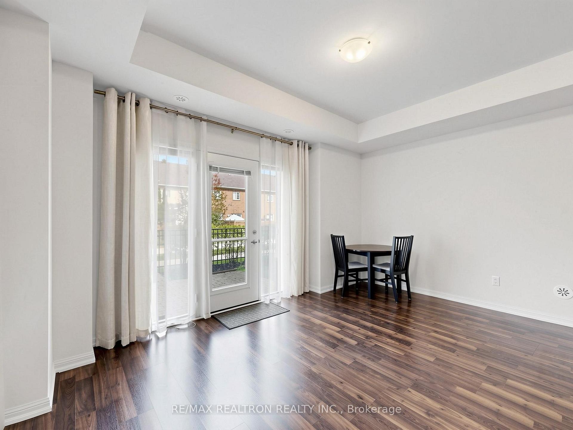 Photo 11 of 16 Walter Dove Court, Aurora, Bayview Wellington — HOMEH