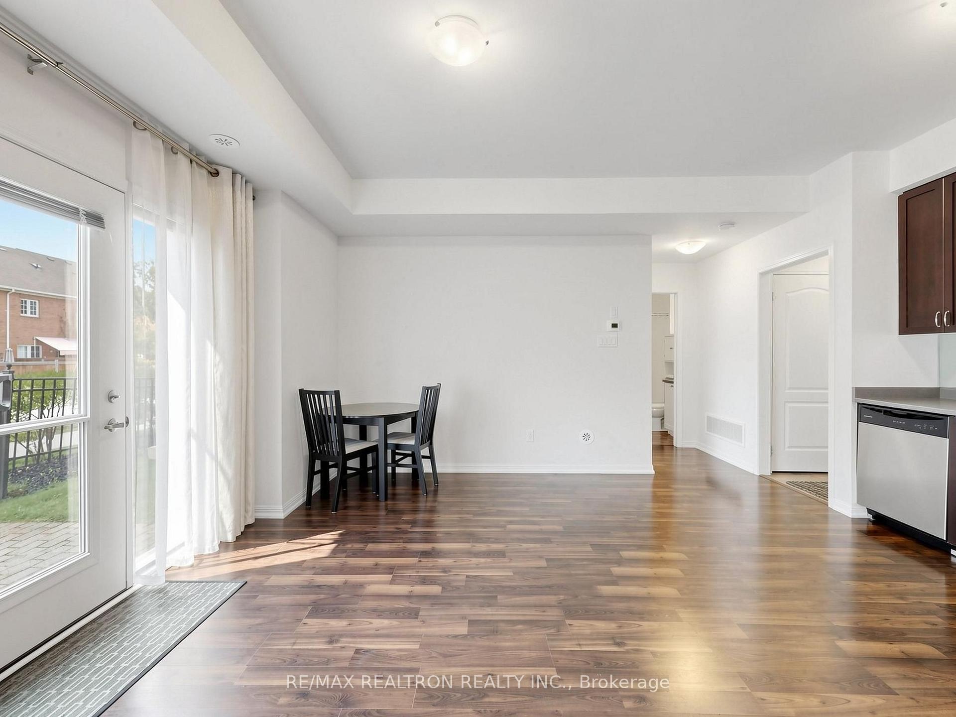Photo 13 of 16 Walter Dove Court, Aurora, Bayview Wellington — HOMEH