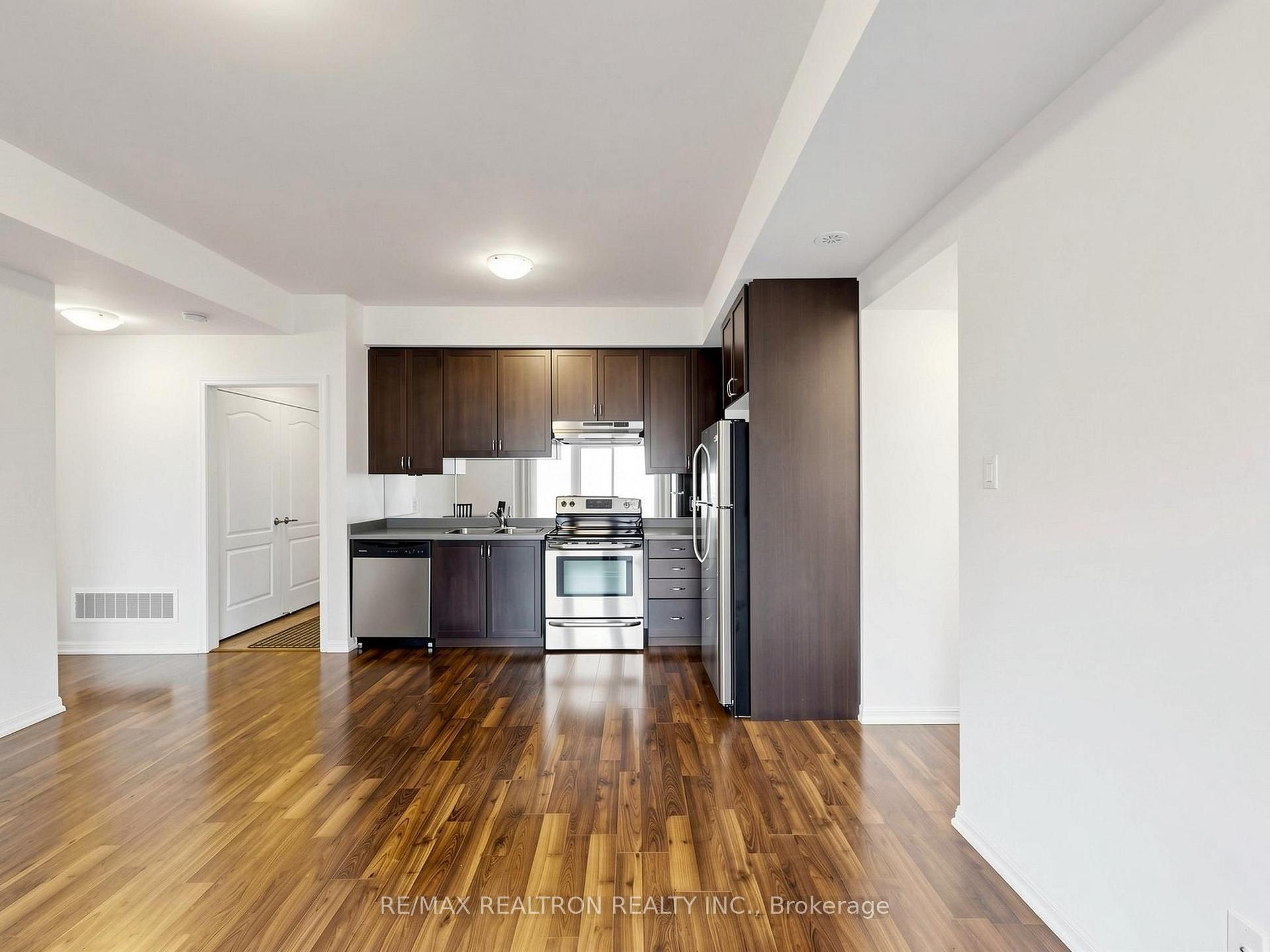 Photo 14 of 16 Walter Dove Court, Aurora, Bayview Wellington — HOMEH