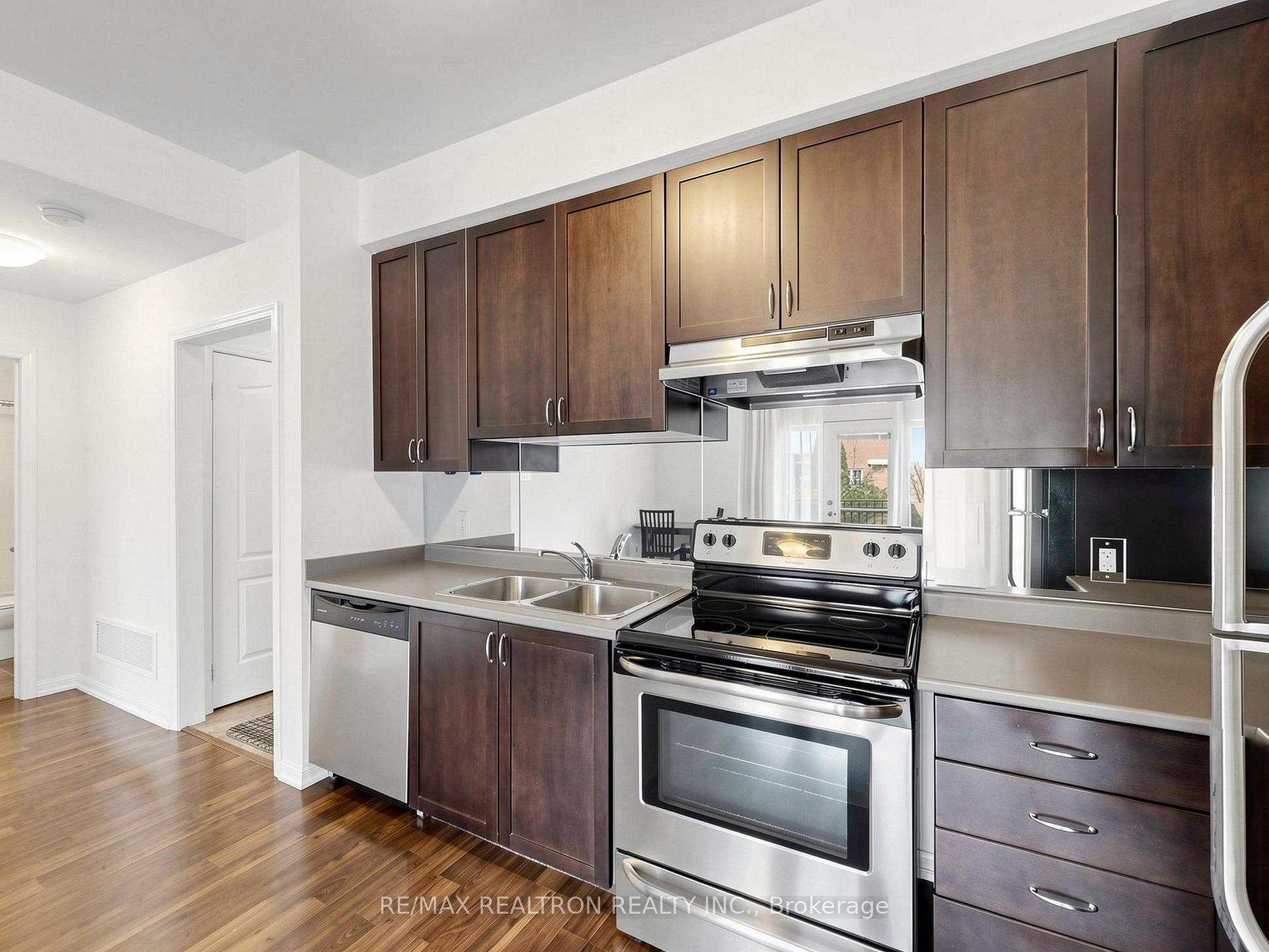 Photo 15 of 16 Walter Dove Court, Aurora, Bayview Wellington — HOMEH