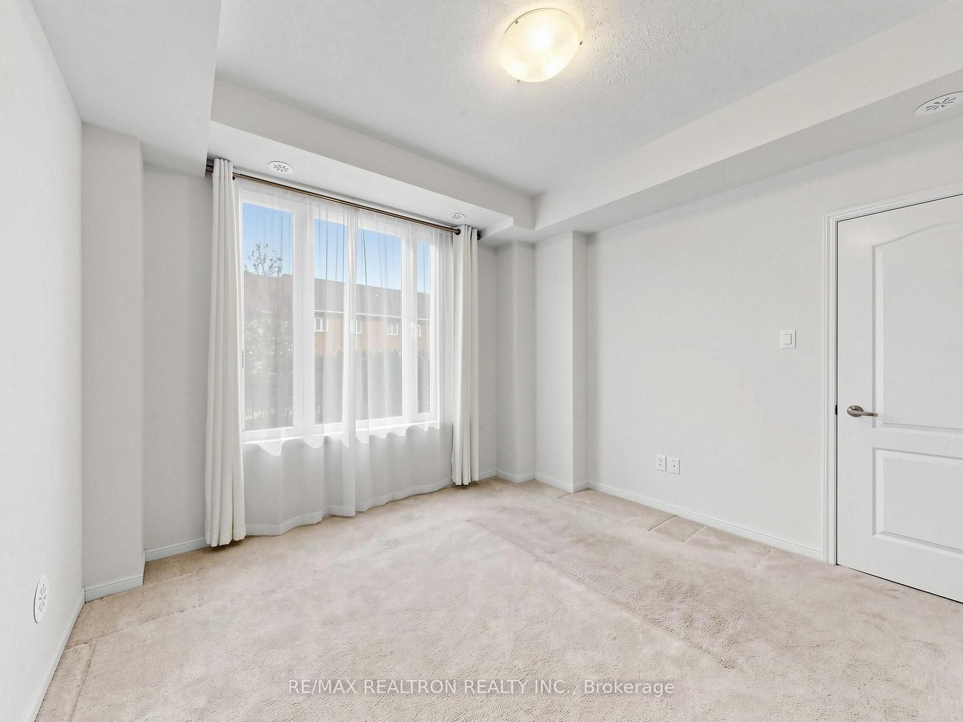 Photo 19 of 16 Walter Dove Court, Aurora, Bayview Wellington — HOMEH