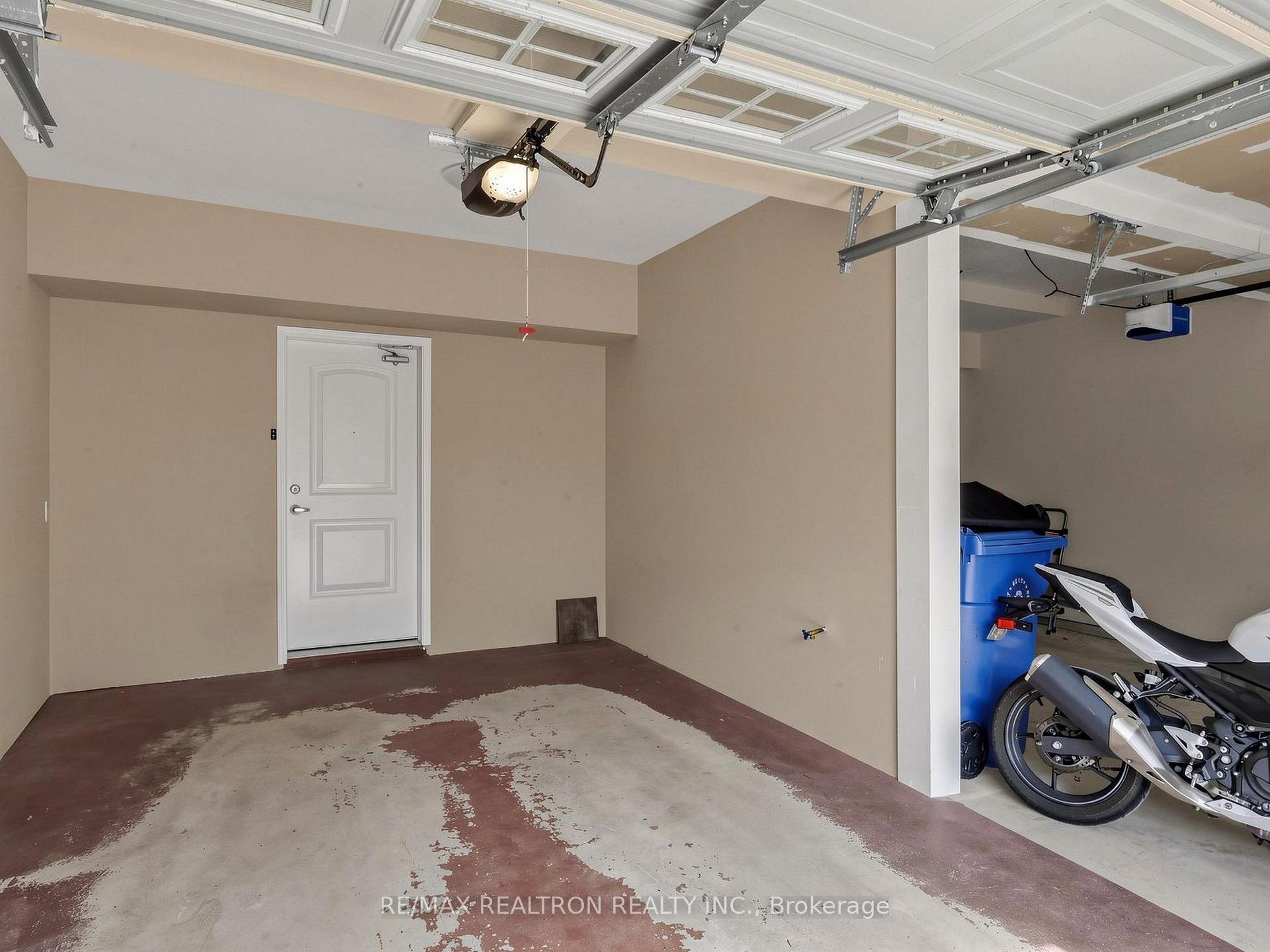 Photo 31 of 16 Walter Dove Court, Aurora, Bayview Wellington — HOMEH