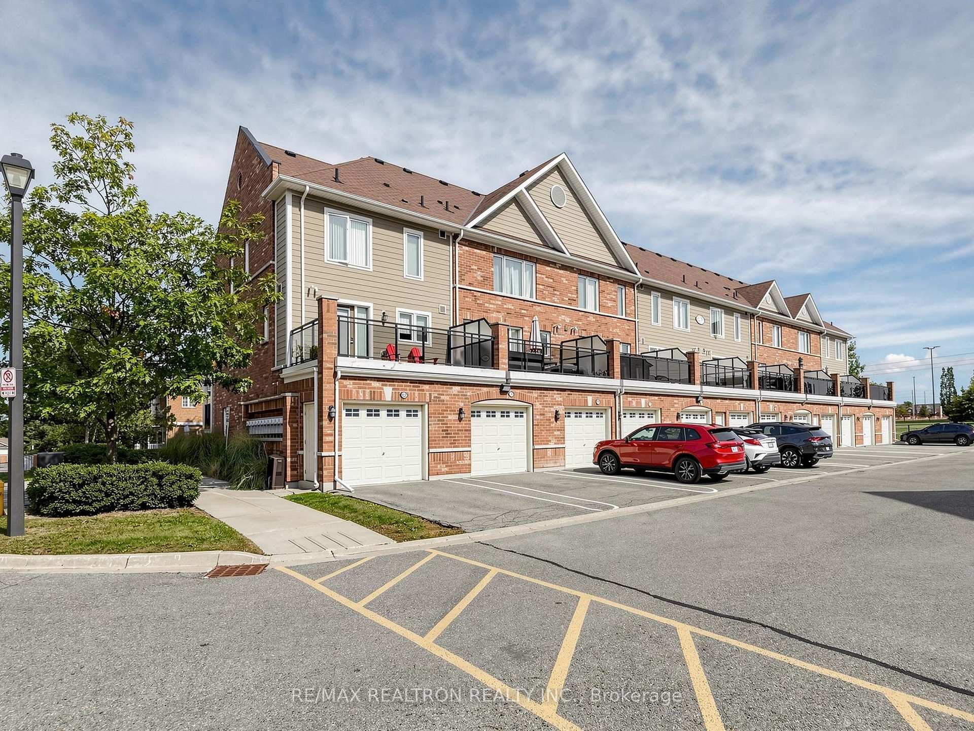 Photo 33 of 16 Walter Dove Court, Aurora, Bayview Wellington — HOMEH