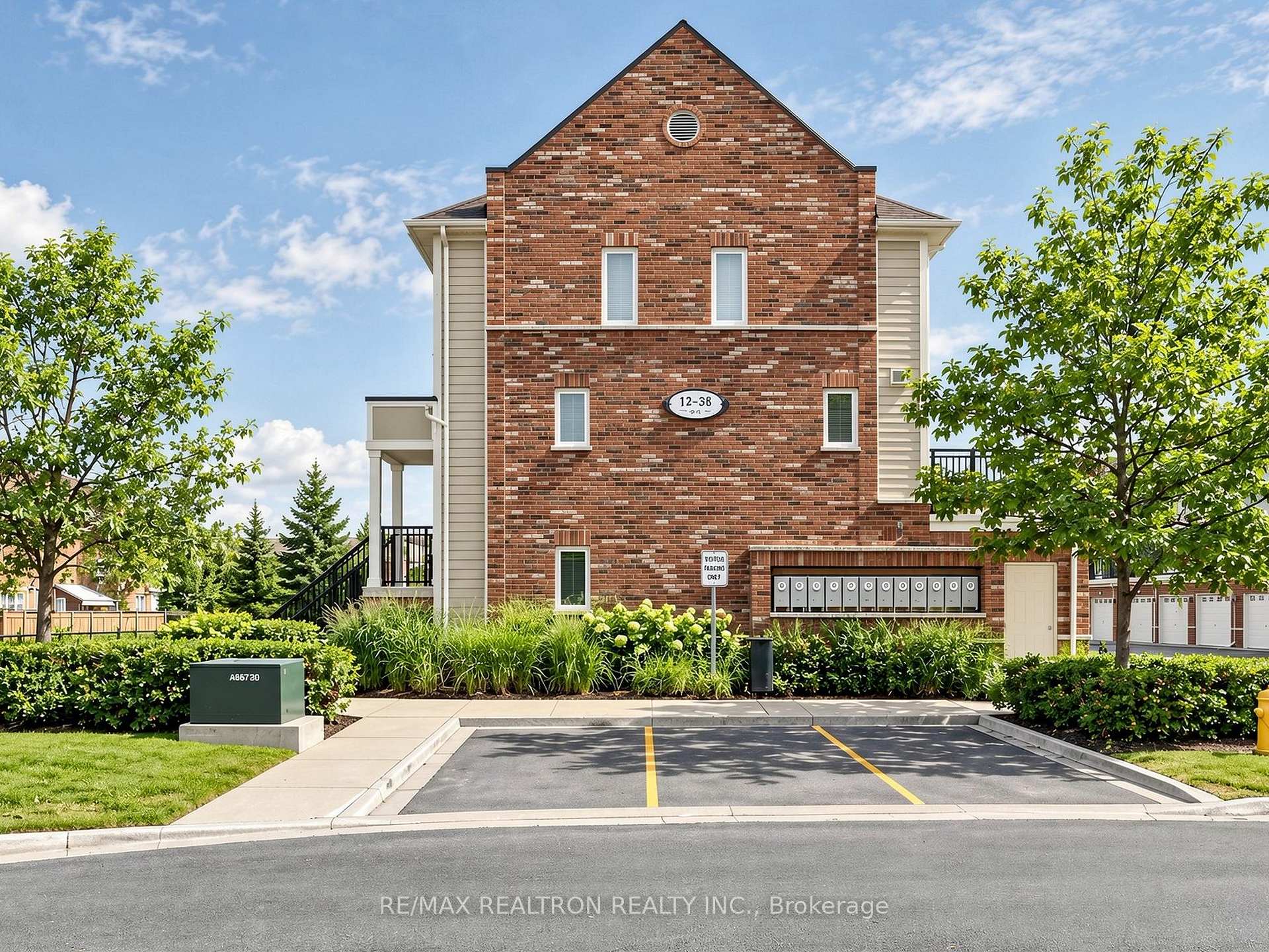 Photo 34 of 16 Walter Dove Court, Aurora, Bayview Wellington — HOMEH