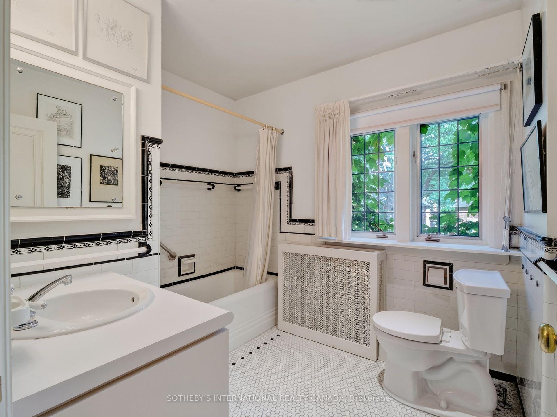 Photo 24 of 78 Willingdon Boulevard, Etobicoke, Kingsway South — HOMEH