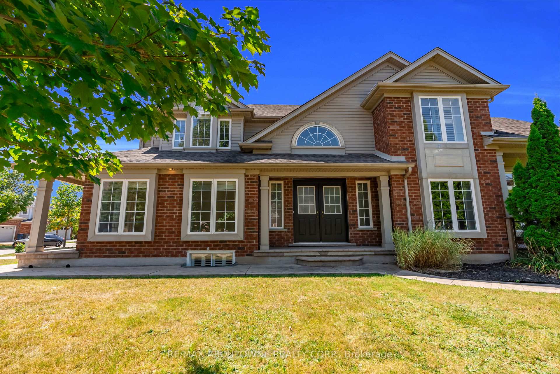 Photo 2 of 18 Haney Drive, Guelph, Pineridge/Westminster Woods — HOMEH