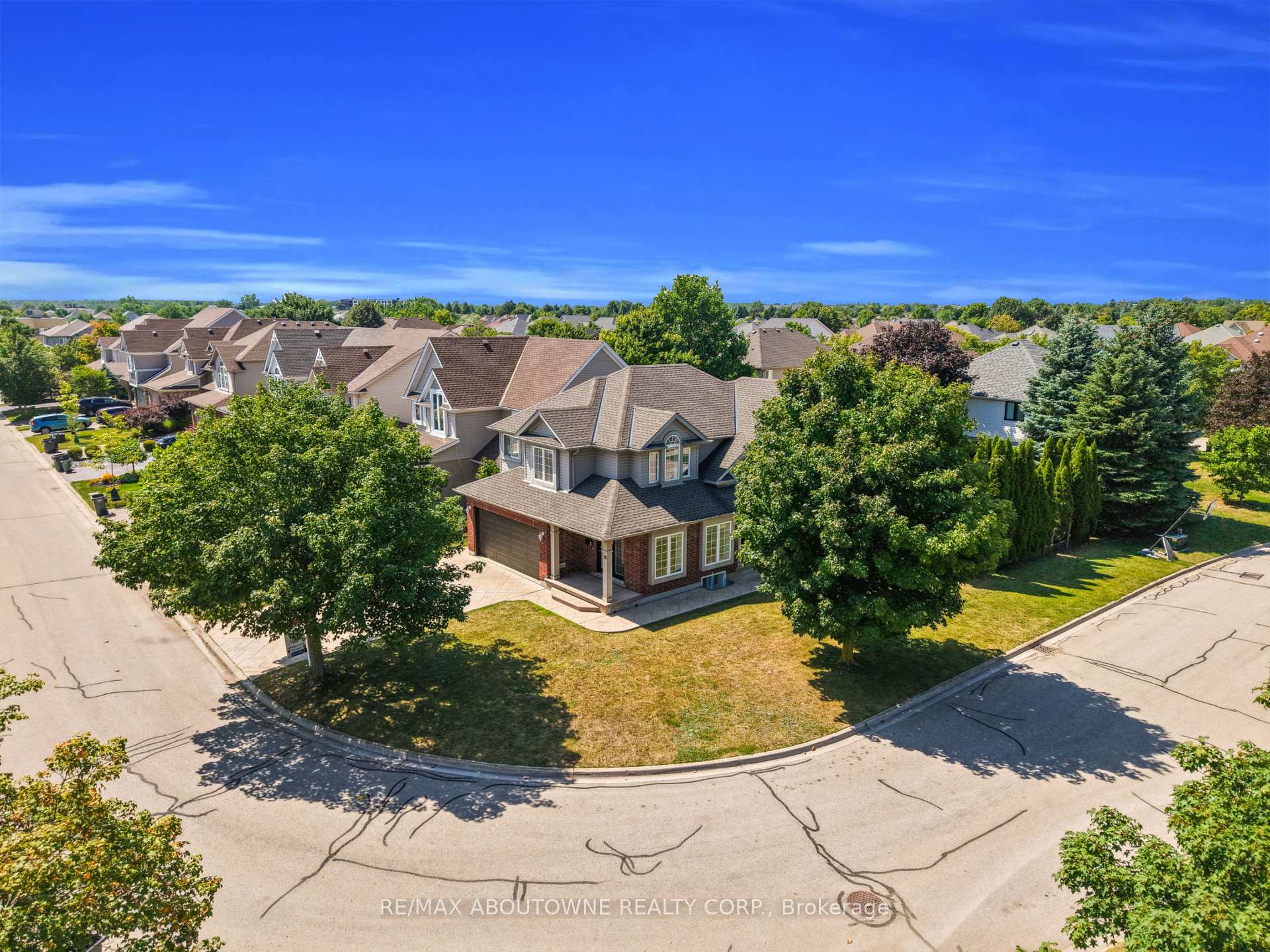 Photo 6 of 18 Haney Drive, Guelph, Pineridge/Westminster Woods — HOMEH