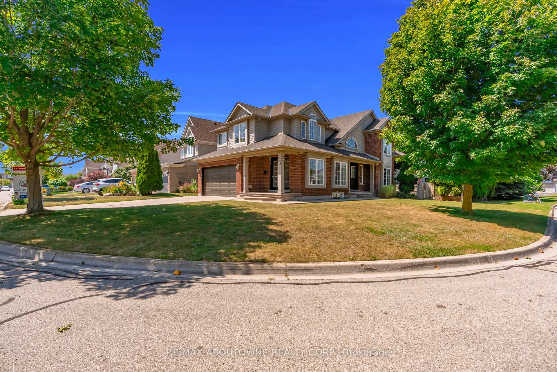 Photo 7 of 18 Haney Drive, Guelph, Pineridge/Westminster Woods — HOMEH