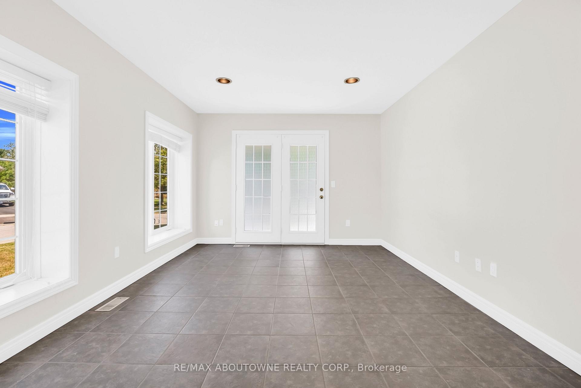 Photo 12 of 18 Haney Drive, Guelph, Pineridge/Westminster Woods — HOMEH