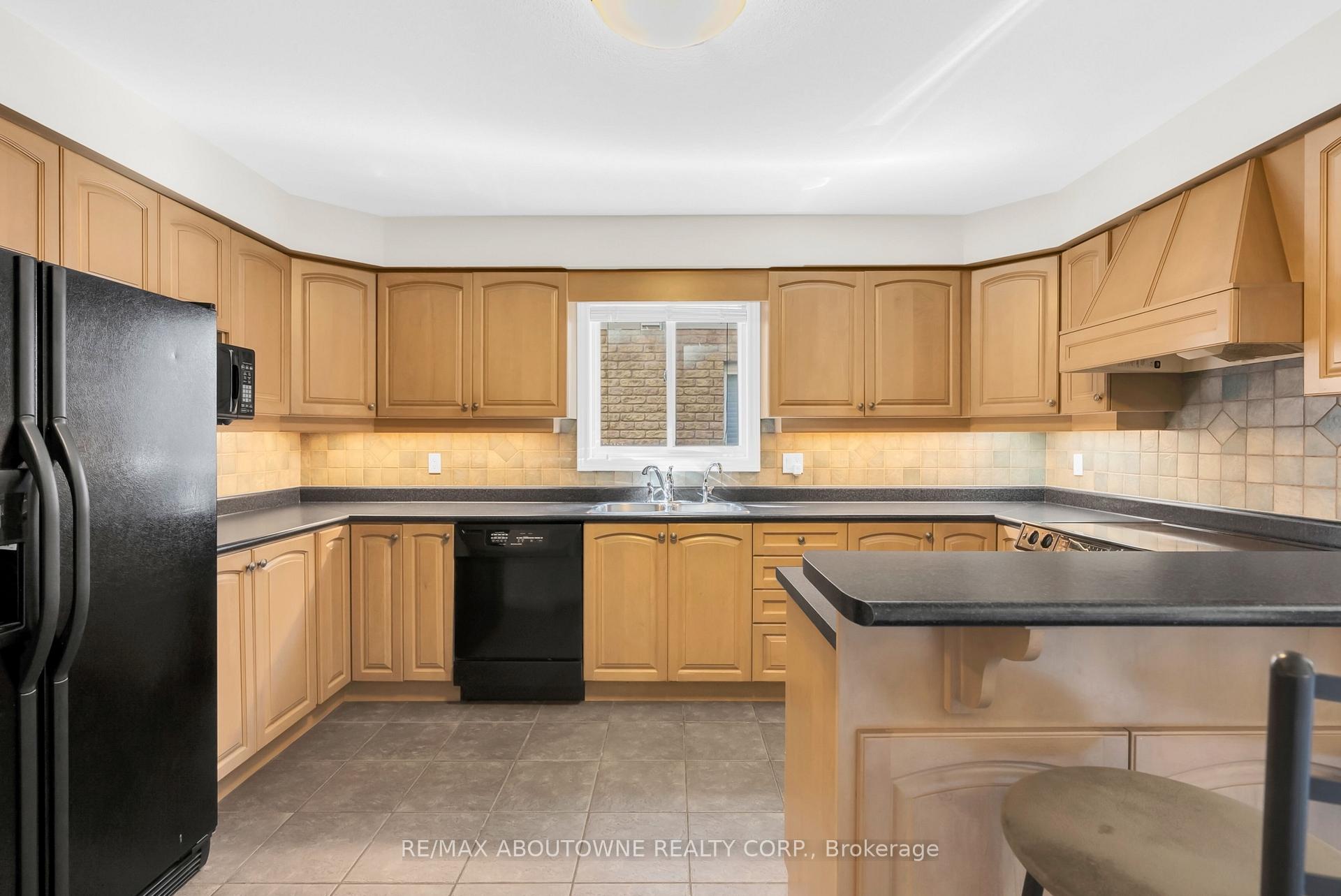 Photo 20 of 18 Haney Drive, Guelph, Pineridge/Westminster Woods — HOMEH
