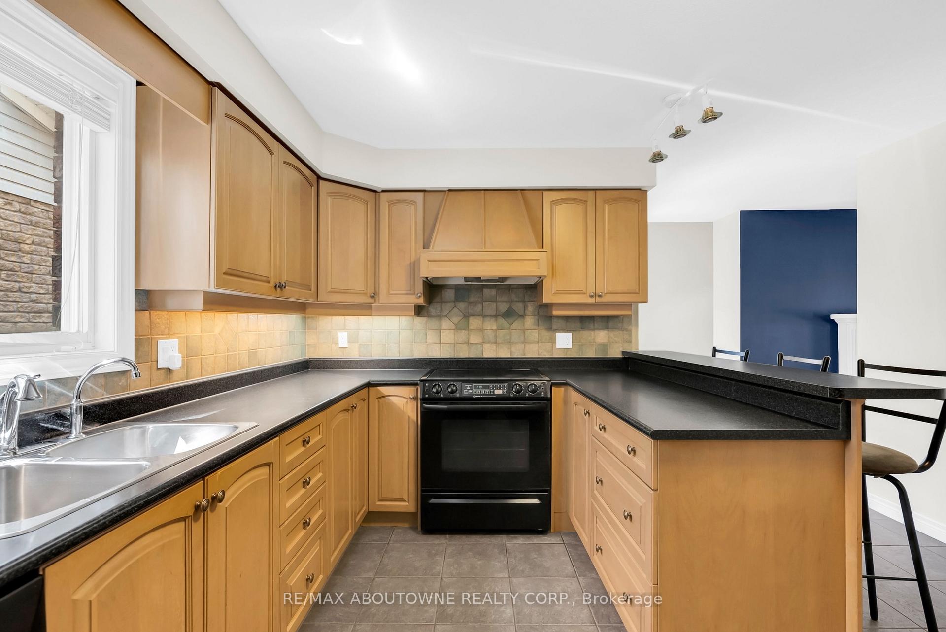 Photo 21 of 18 Haney Drive, Guelph, Pineridge/Westminster Woods — HOMEH