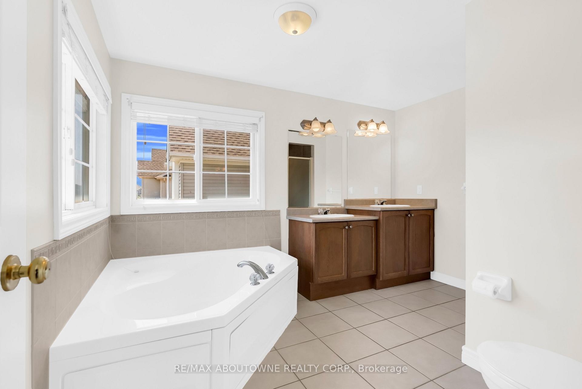 Photo 26 of 18 Haney Drive, Guelph, Pineridge/Westminster Woods — HOMEH