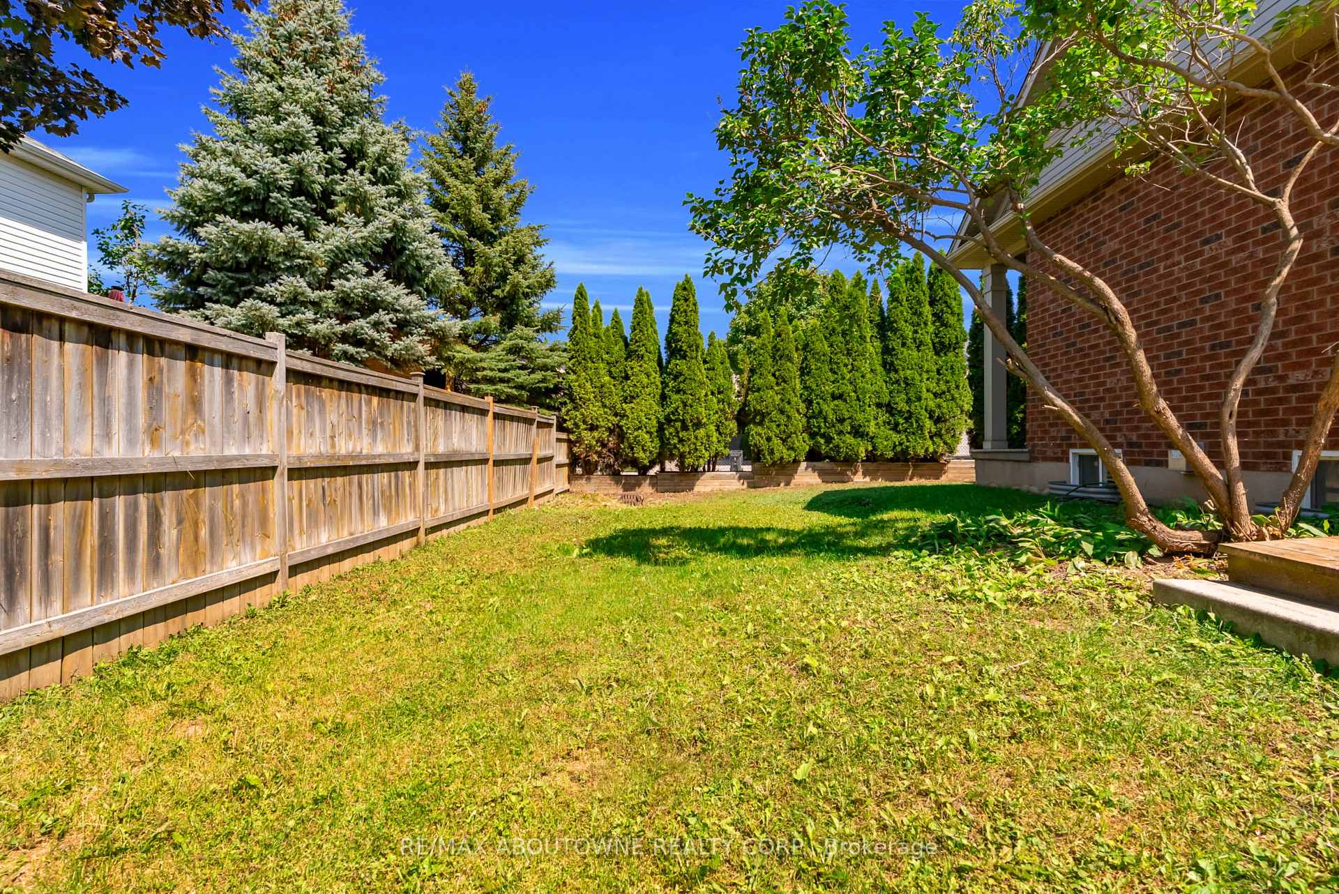 Photo 39 of 18 Haney Drive, Guelph, Pineridge/Westminster Woods — HOMEH