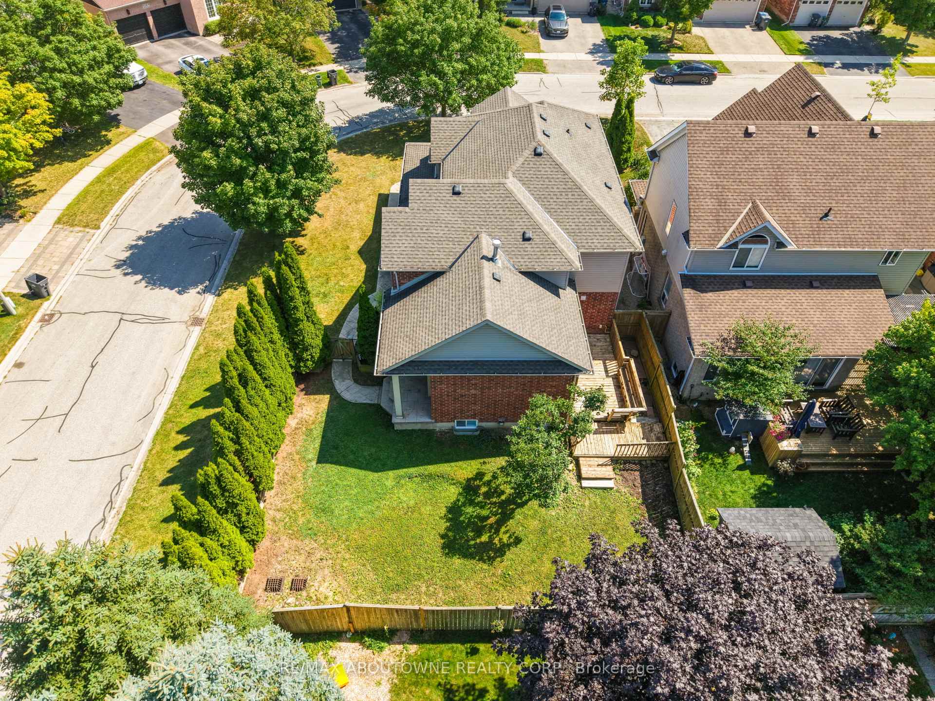 Photo 40 of 18 Haney Drive, Guelph, Pineridge/Westminster Woods — HOMEH